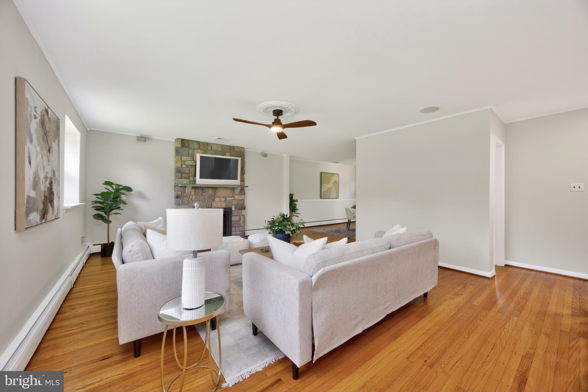 SPRING KNOLL - Residential