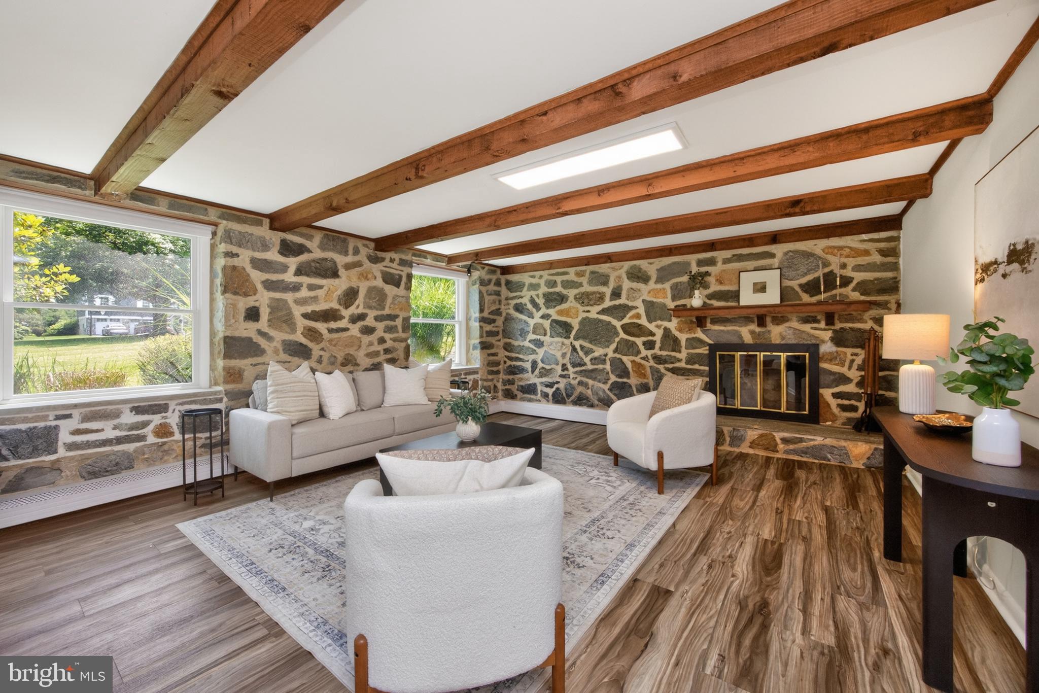SPRING KNOLL - Residential