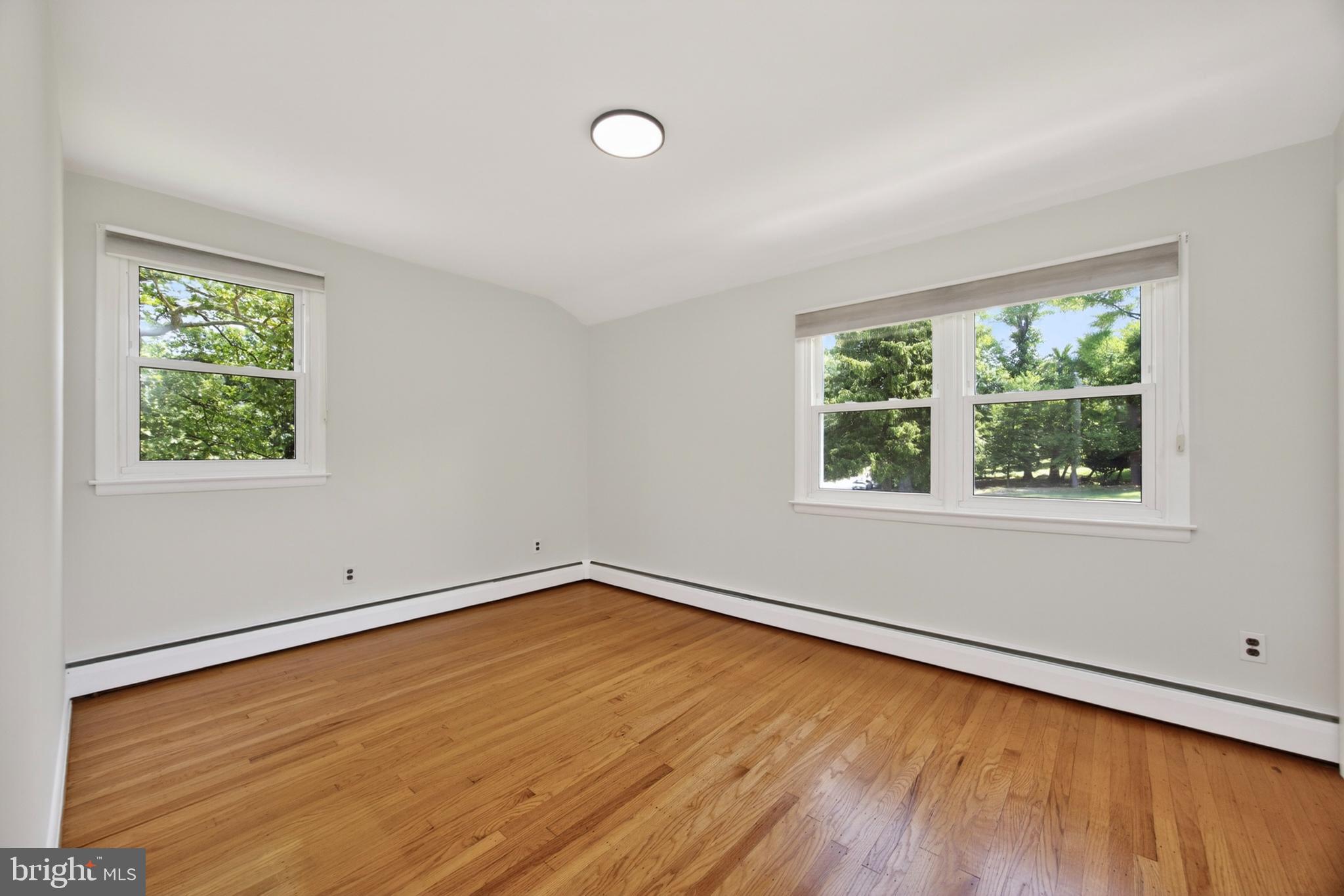 SPRING KNOLL - Residential