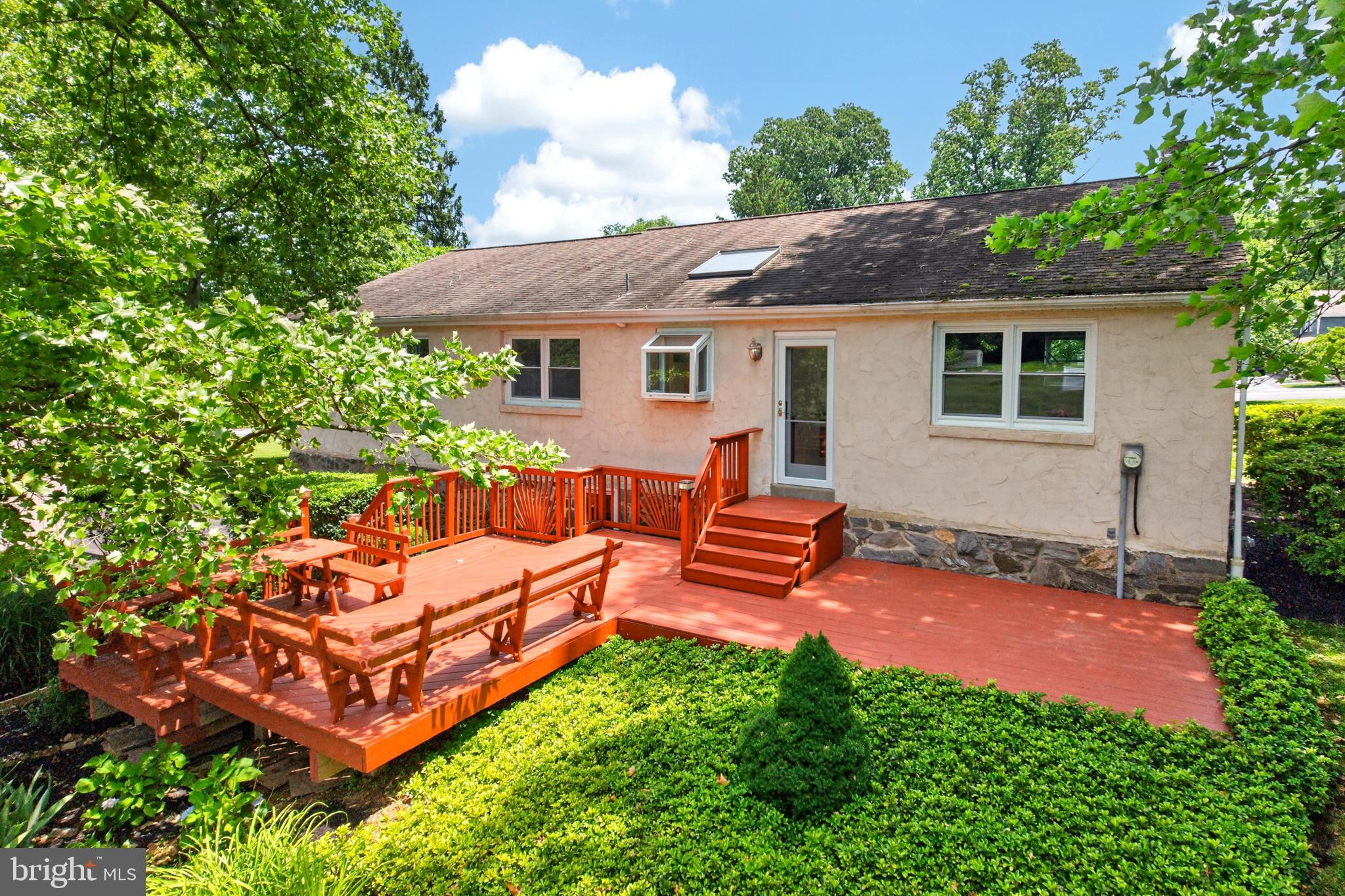 SPRING KNOLL - Residential