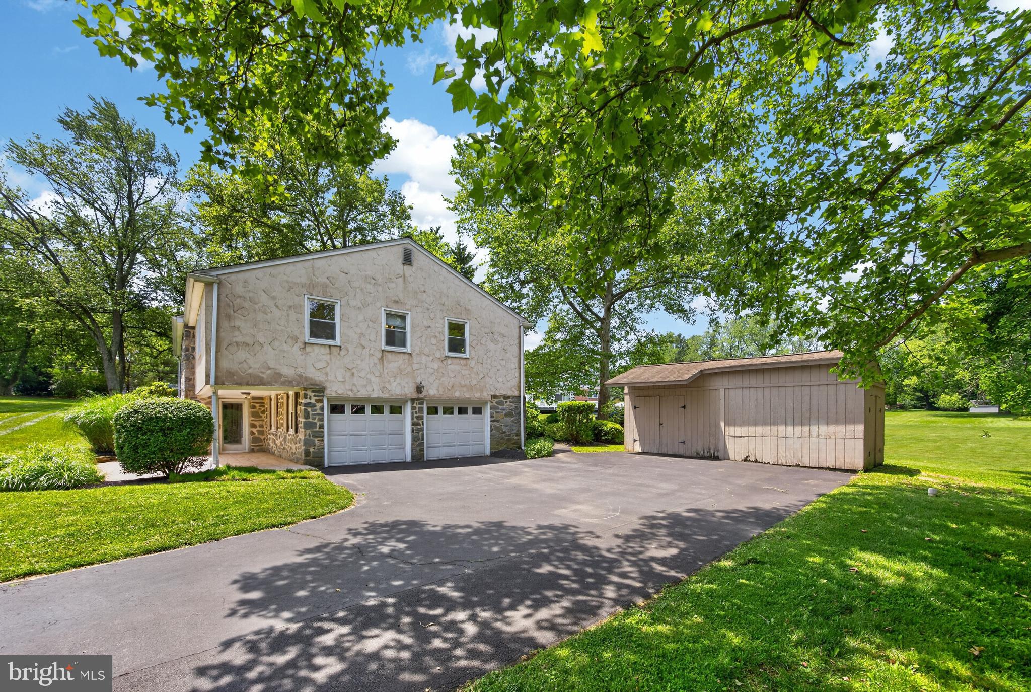 SPRING KNOLL - Residential