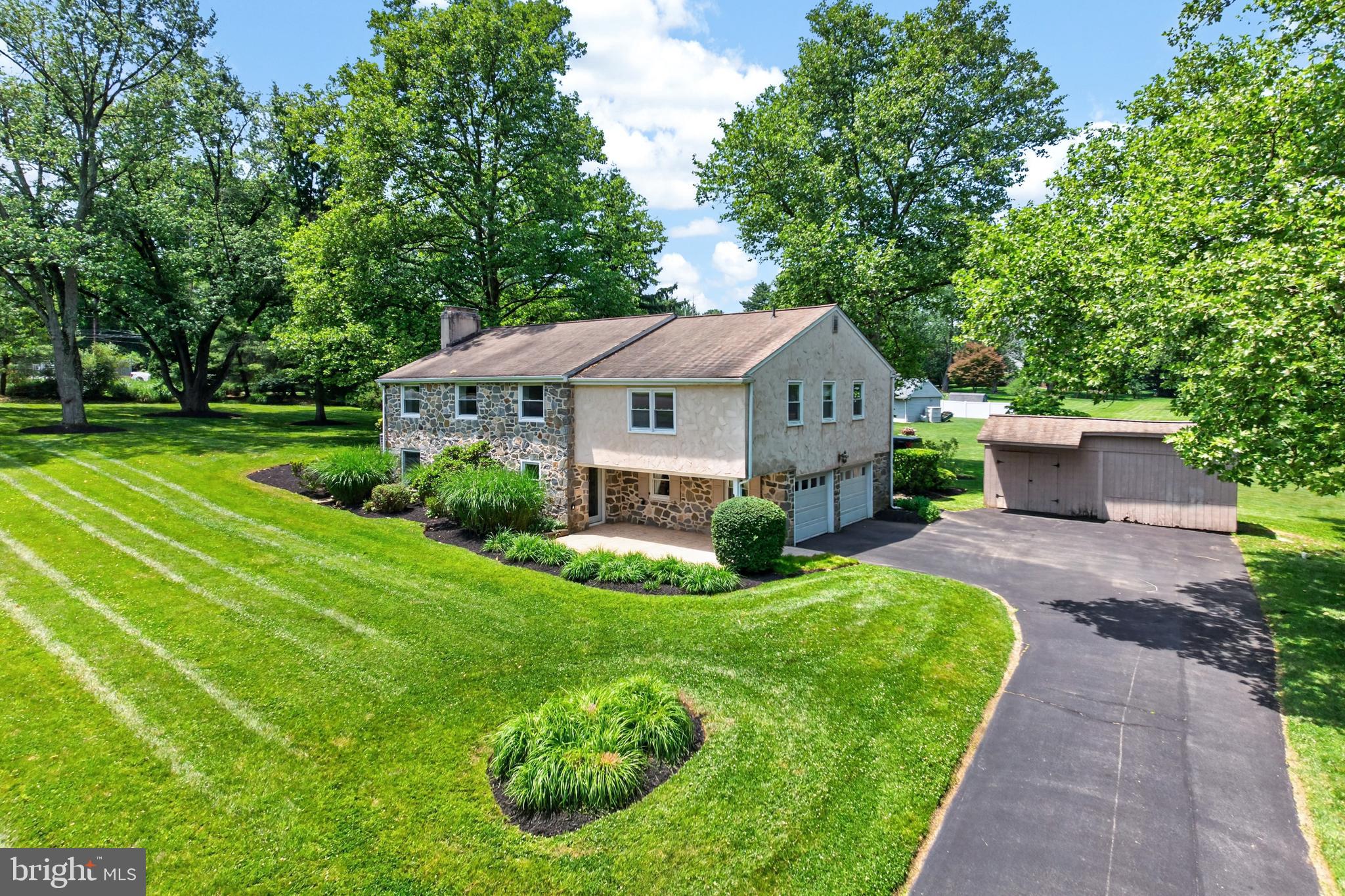 SPRING KNOLL - Residential