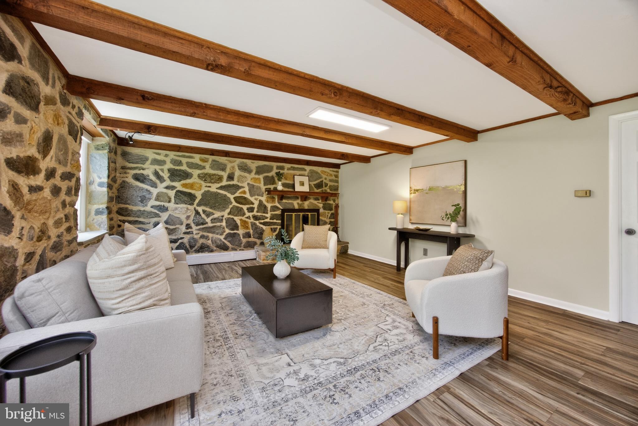 SPRING KNOLL - Residential