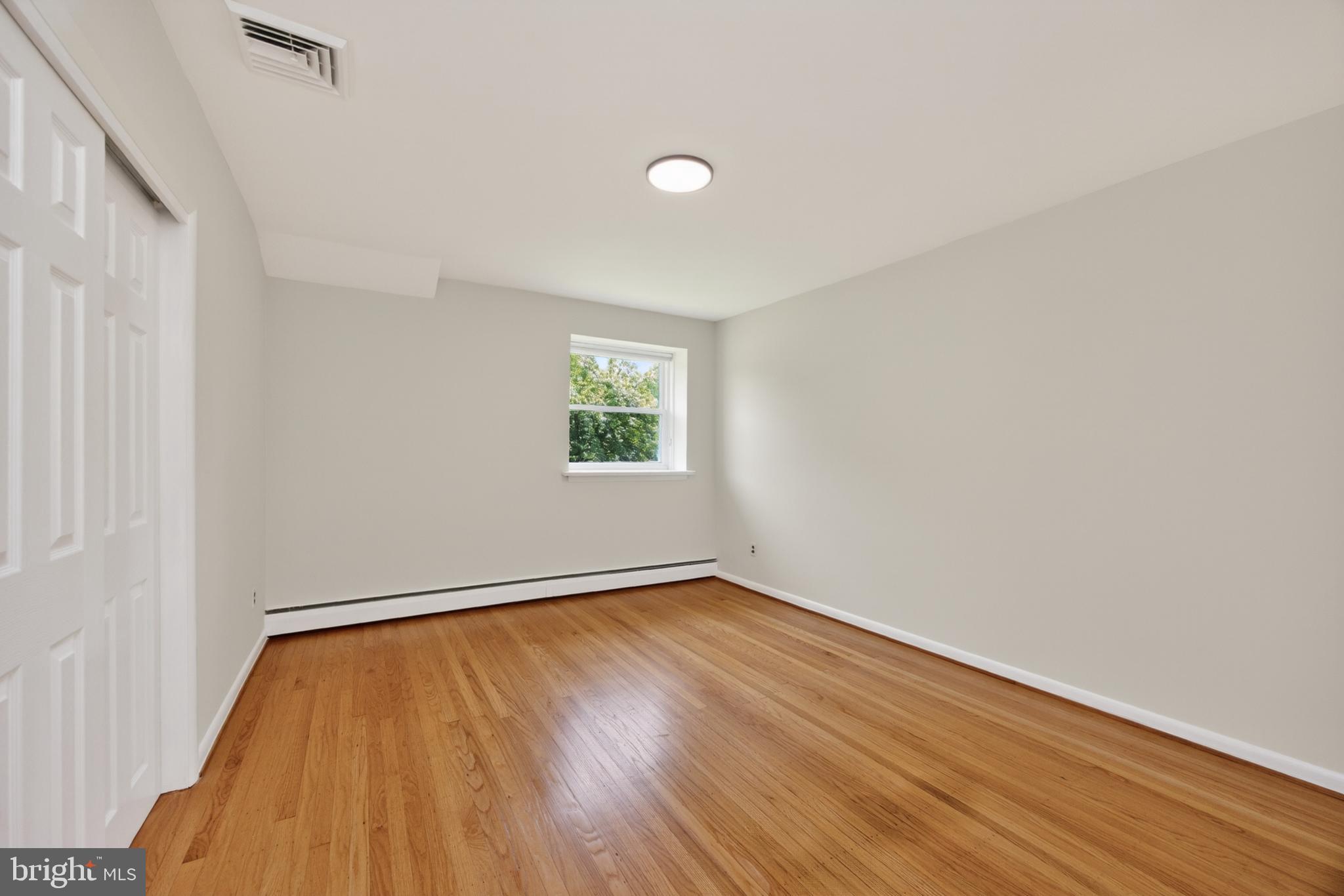 SPRING KNOLL - Residential