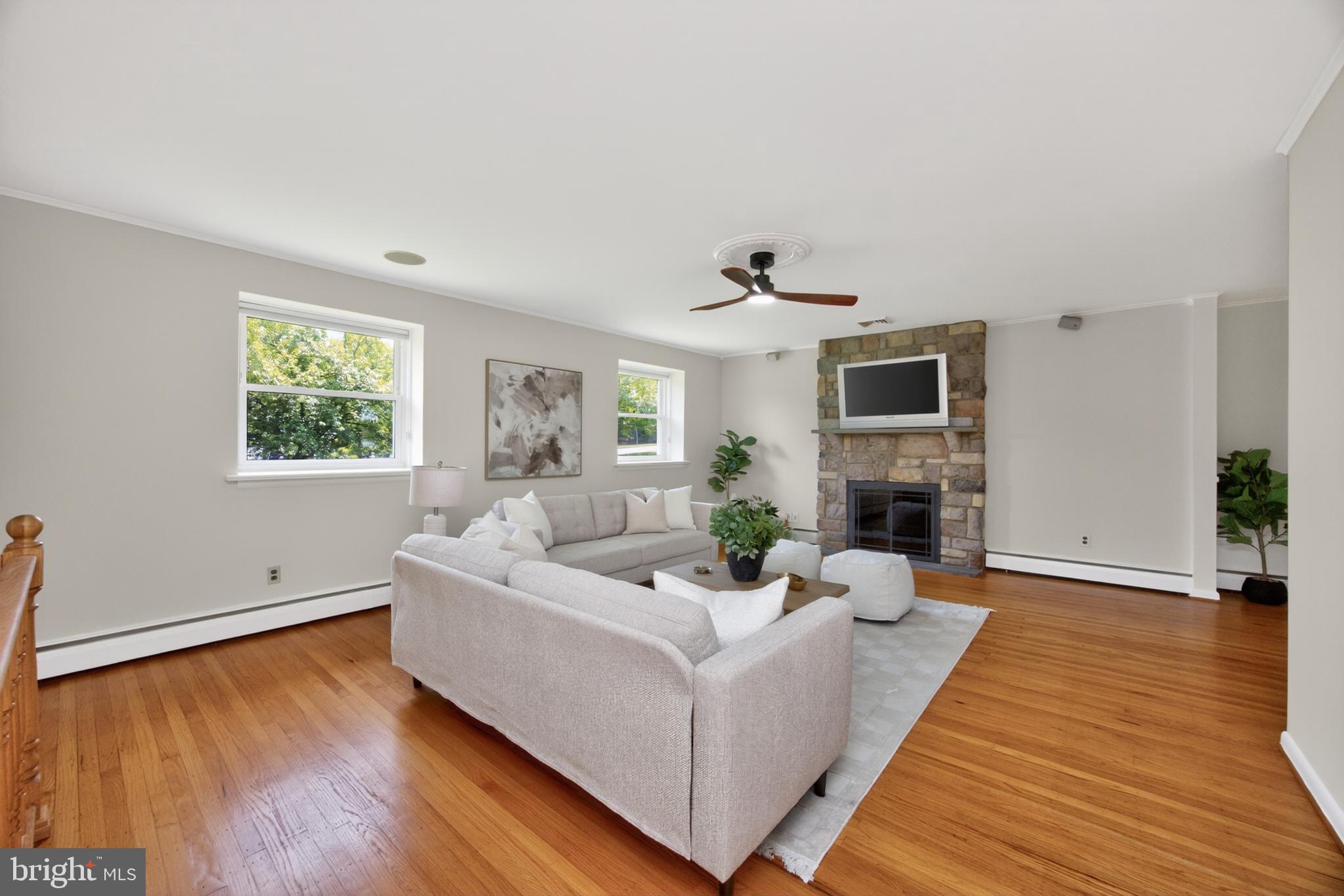 SPRING KNOLL - Residential