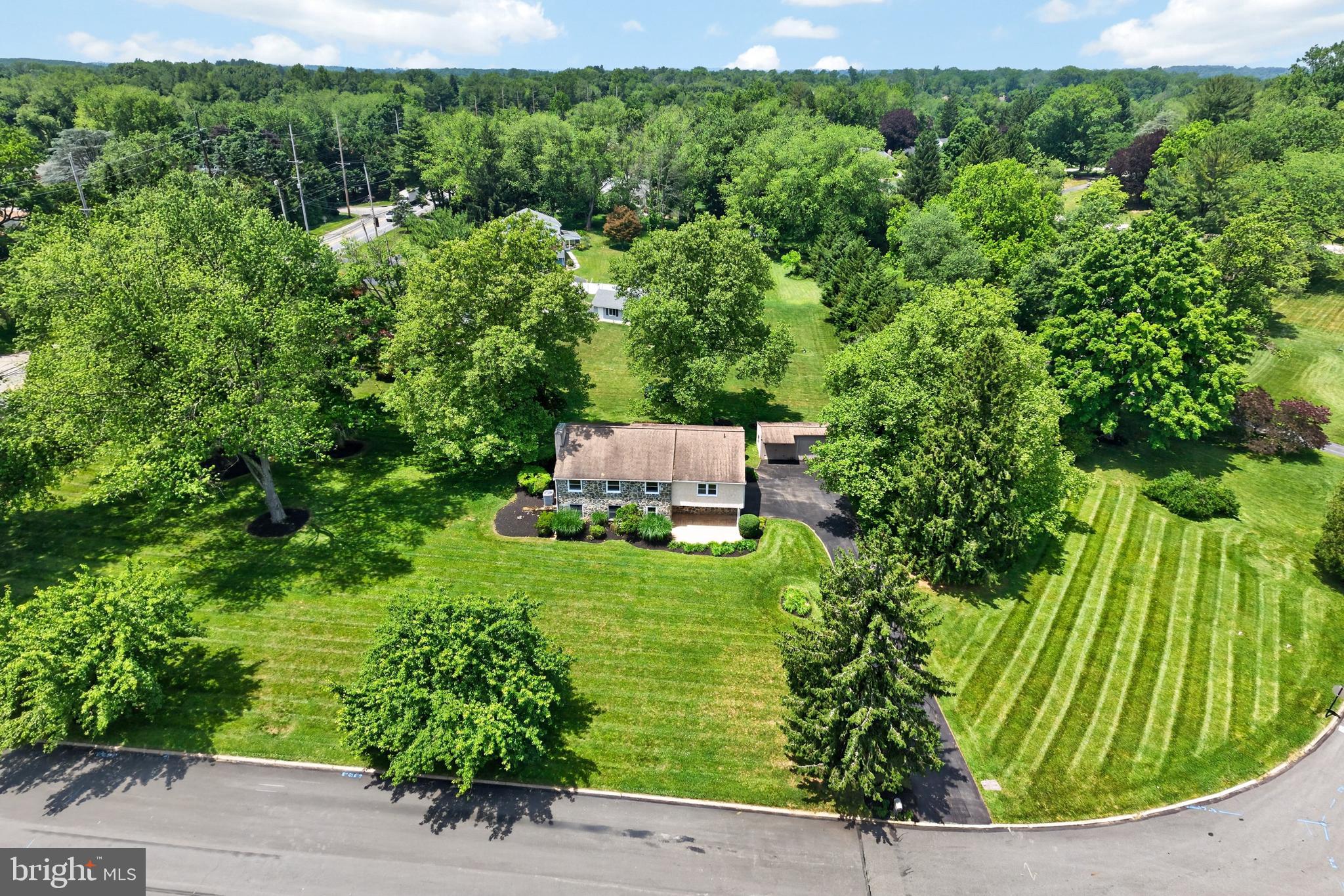 SPRING KNOLL - Residential