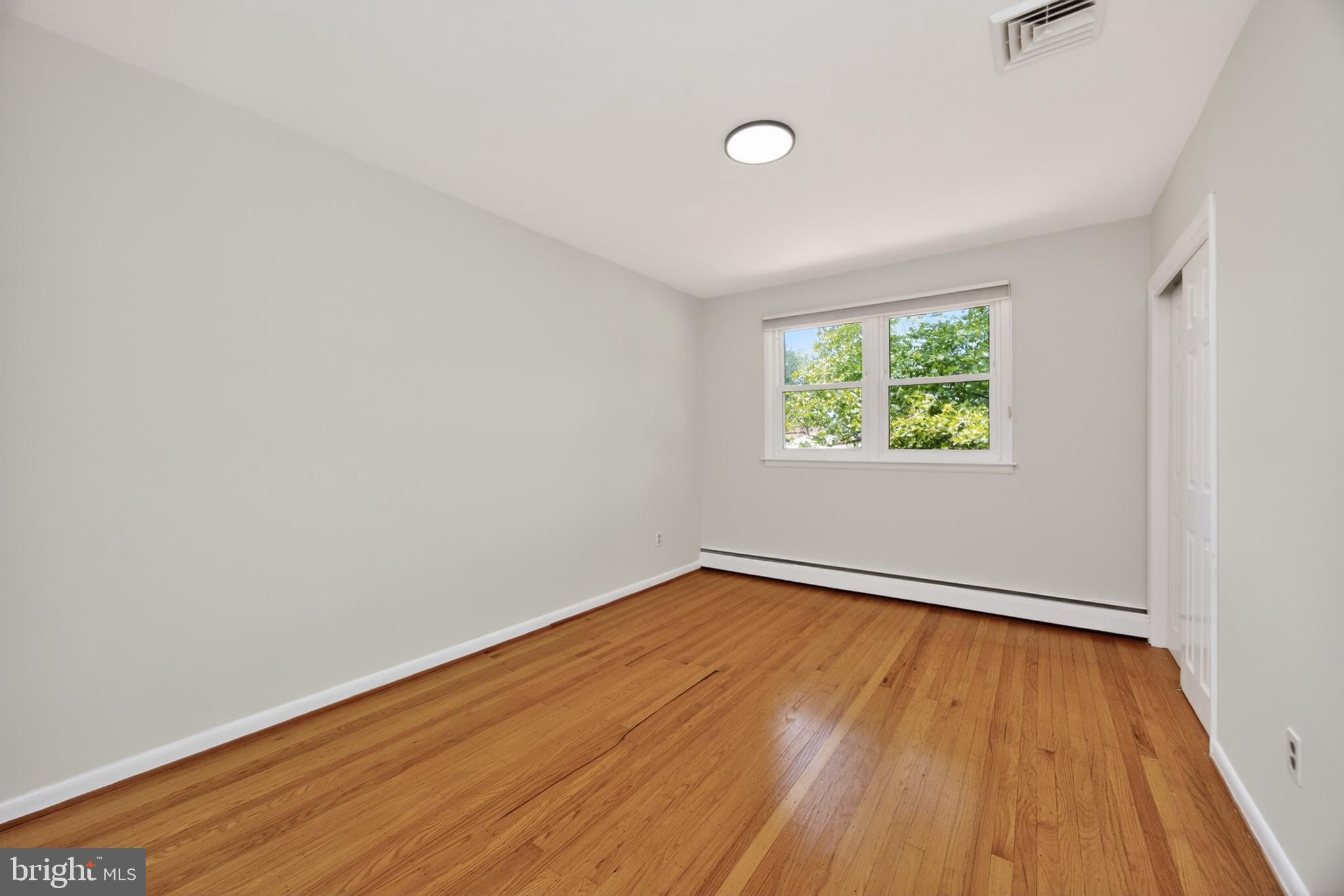 SPRING KNOLL - Residential