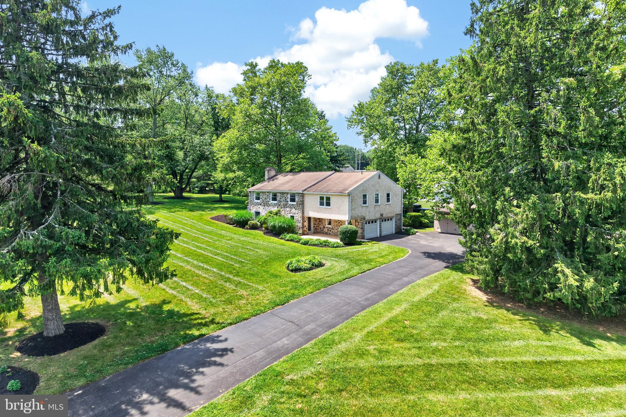 SPRING KNOLL - Residential