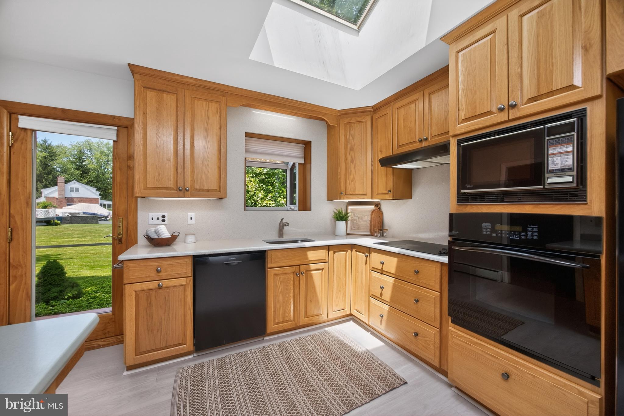 SPRING KNOLL - Residential