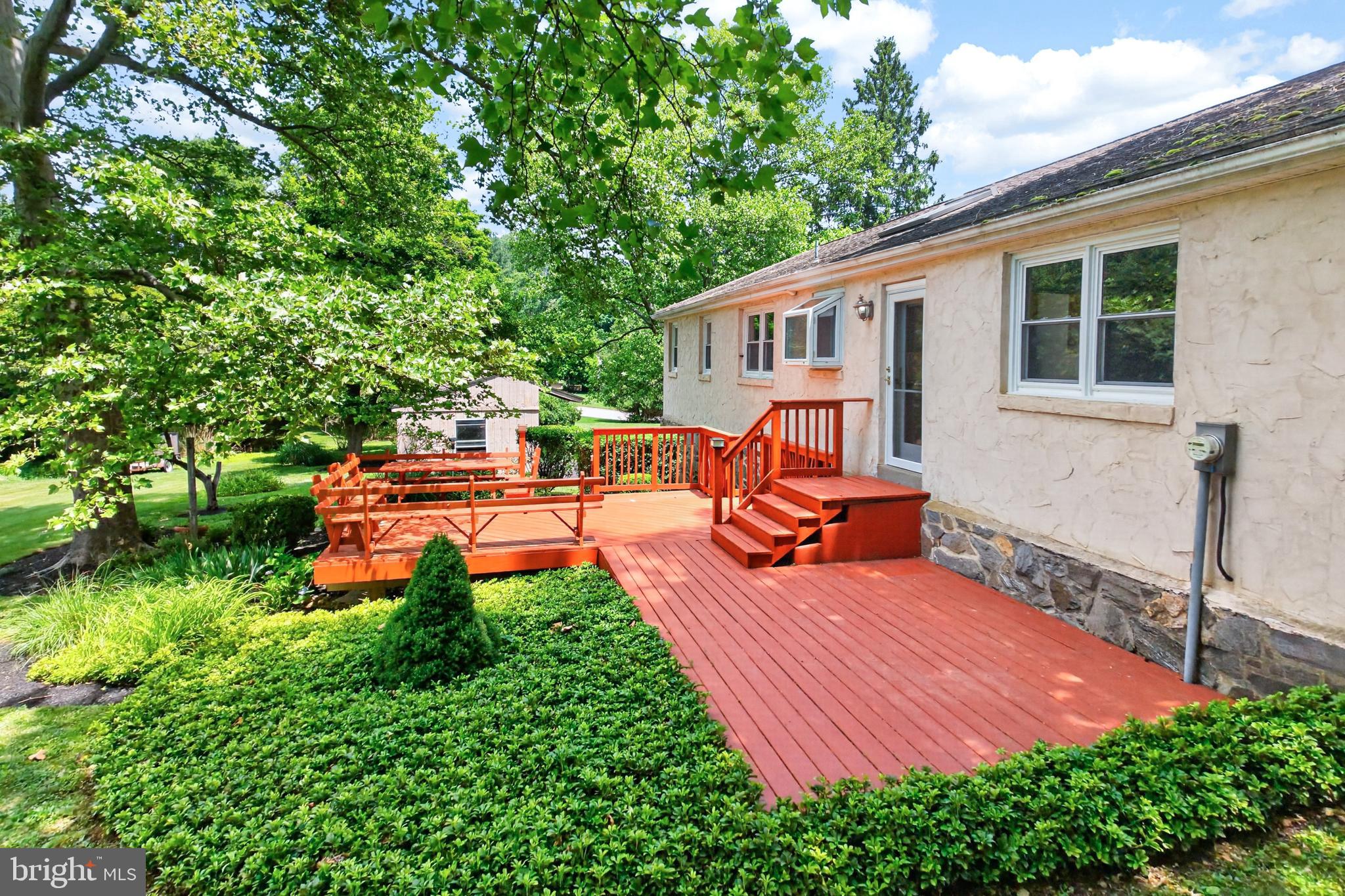 SPRING KNOLL - Residential