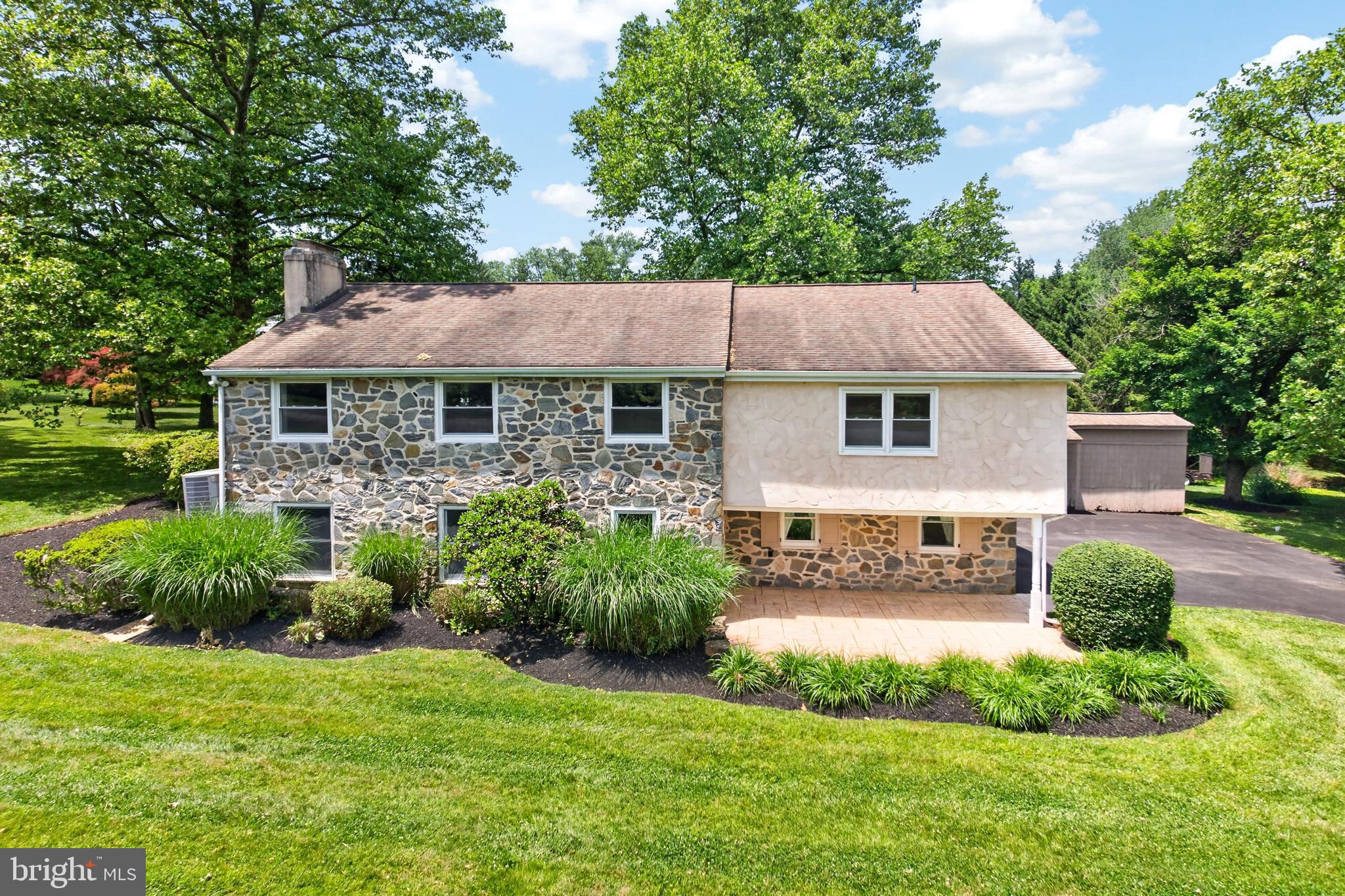 SPRING KNOLL - Residential
