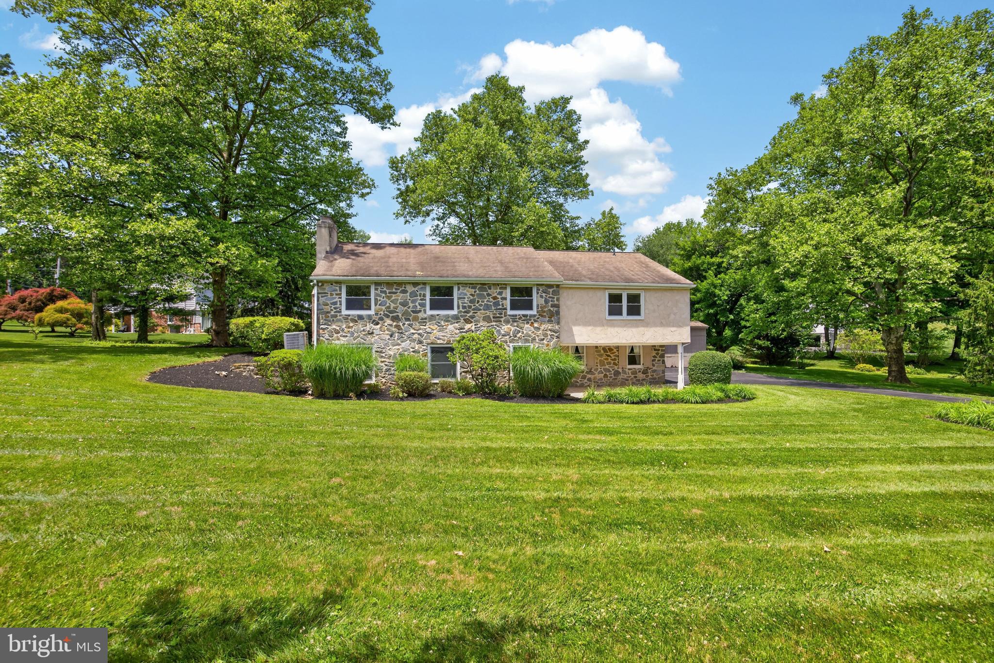 SPRING KNOLL - Residential