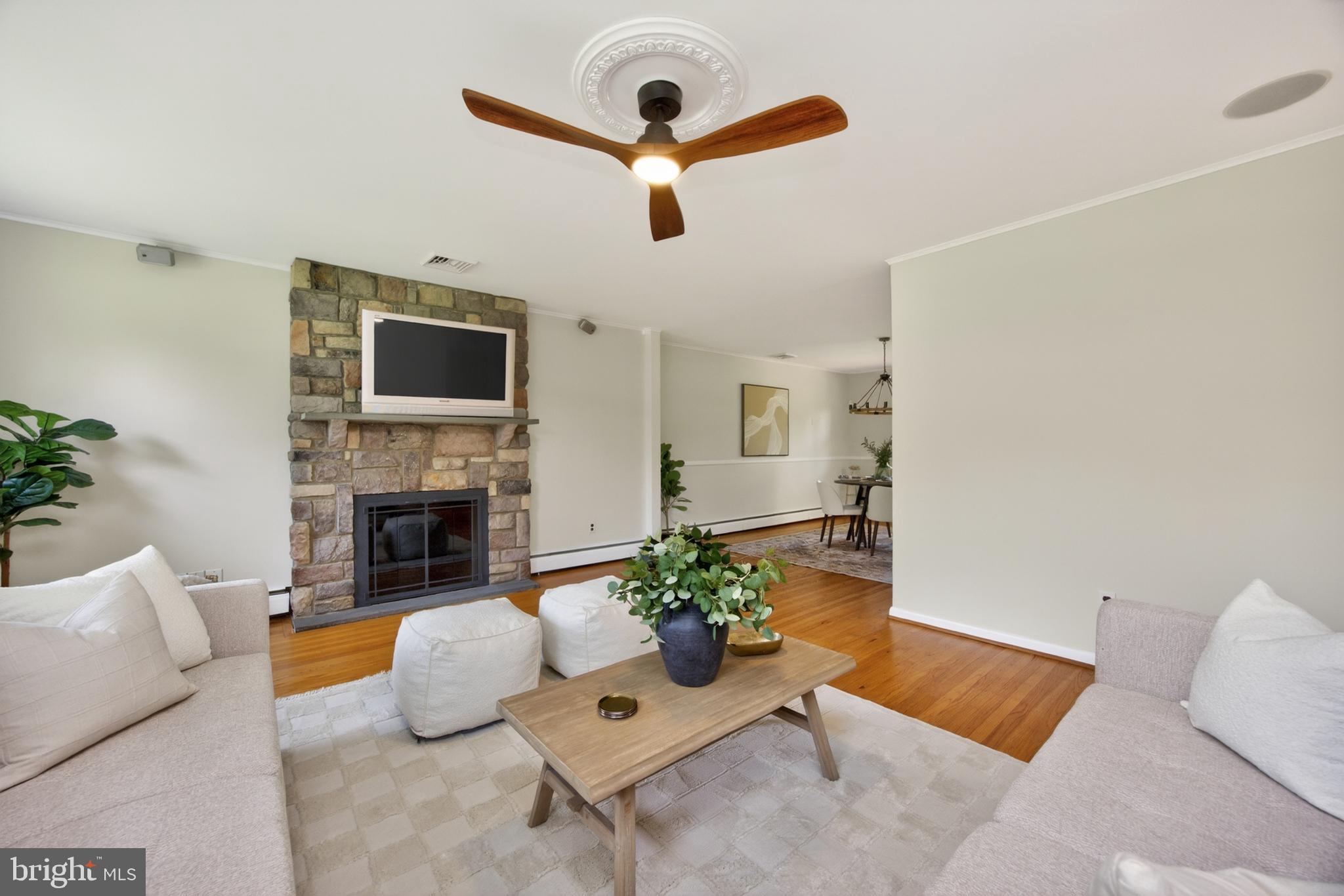 SPRING KNOLL - Residential