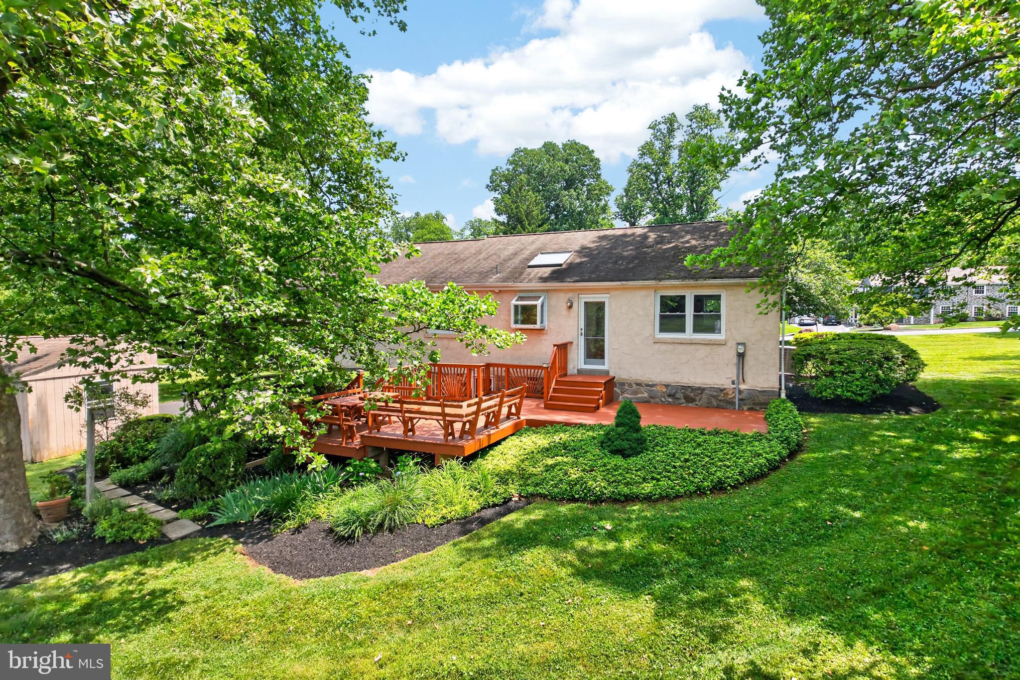 SPRING KNOLL - Residential