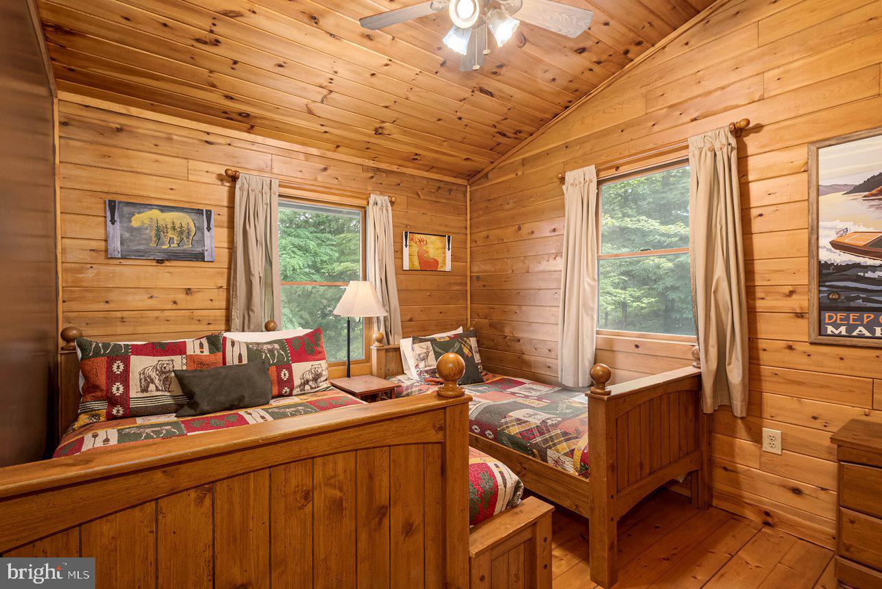 DEEP CREEK HIGHLANDS - Residential