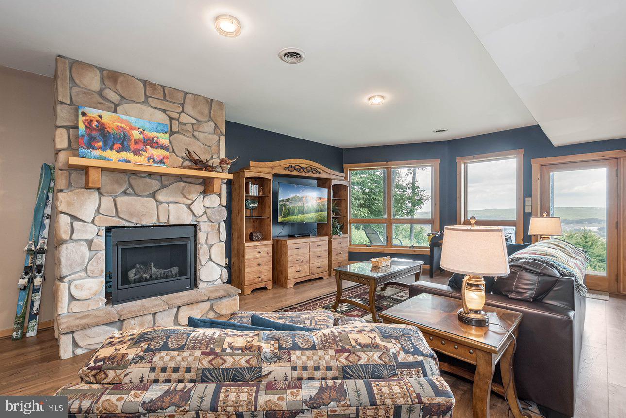 DEEP CREEK HIGHLANDS - Residential