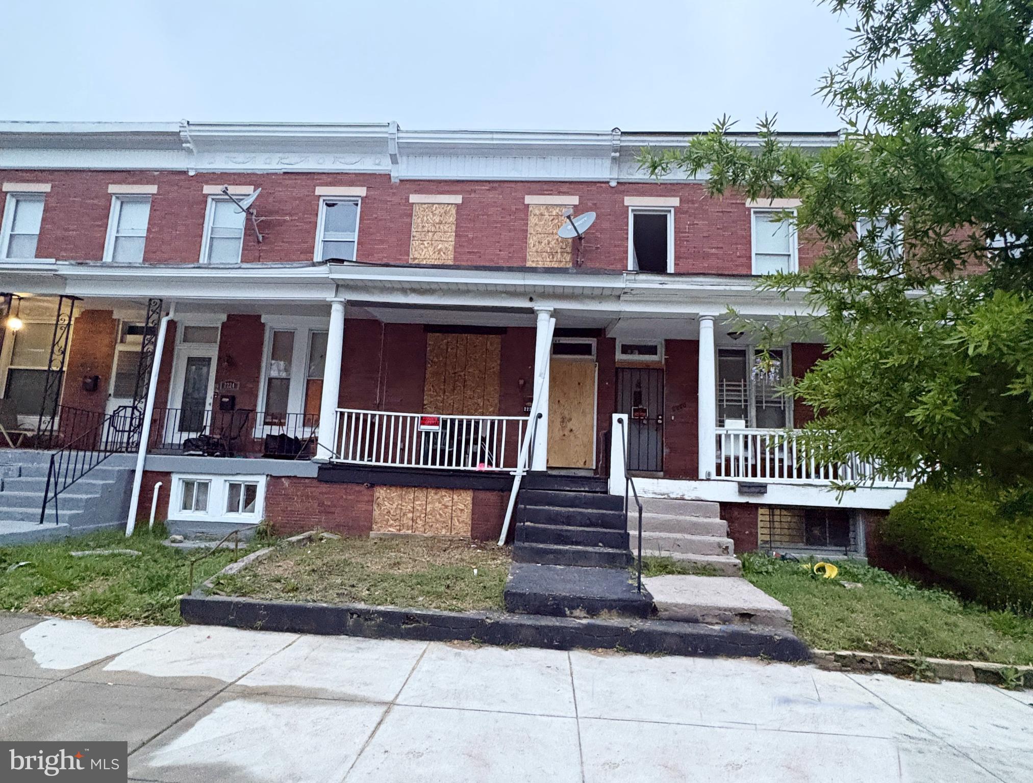 Excellent opportunity to customize this property and build immediate equity!  You can bring your vision and creativity in renovating this 3-bedroom, 1 full bathroom townhouse with an unfinished basement that provides ample storage or the opportunity for future development. Property is located in a prime area and offers significant potential due to its accessibility to amenities, local dining, shopping and transportation. Don’t miss the chance to turn this diamond in the rough into a profitable investment!