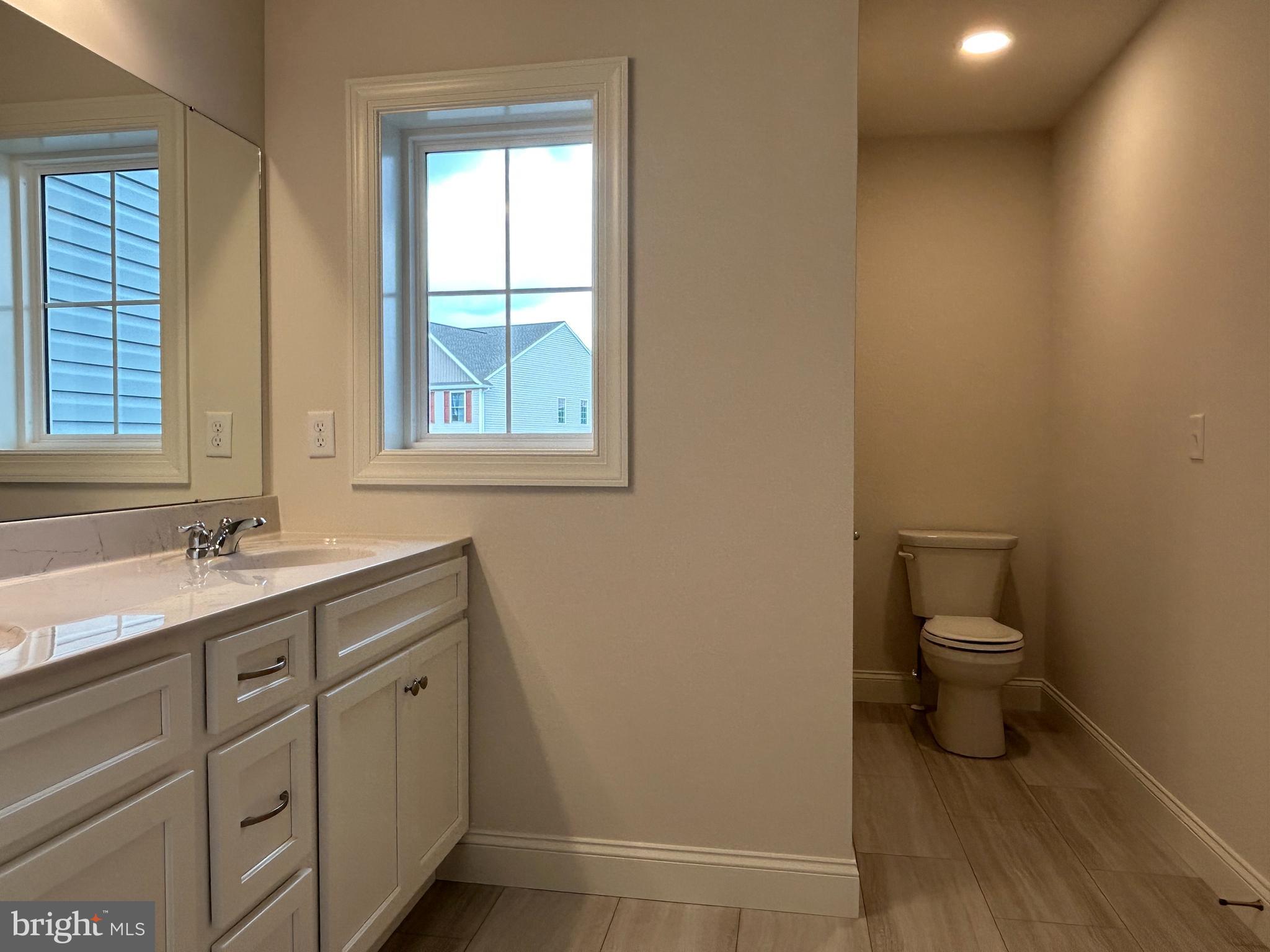 WOODLAND HILLS - Residential