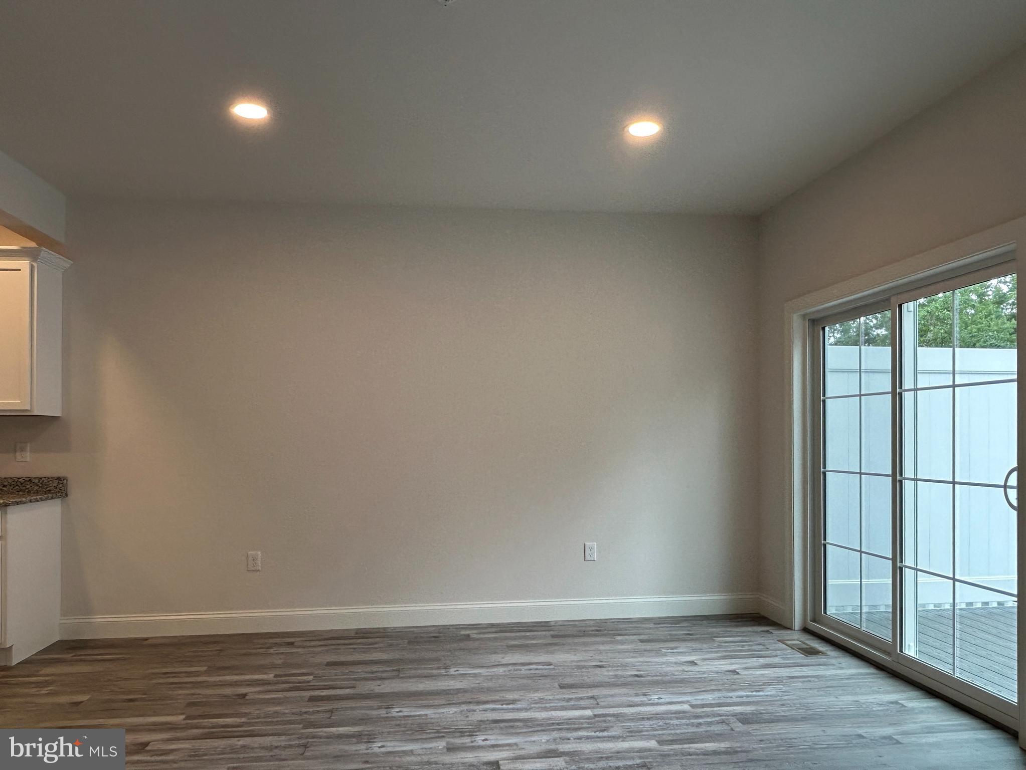 WOODLAND HILLS - Residential
