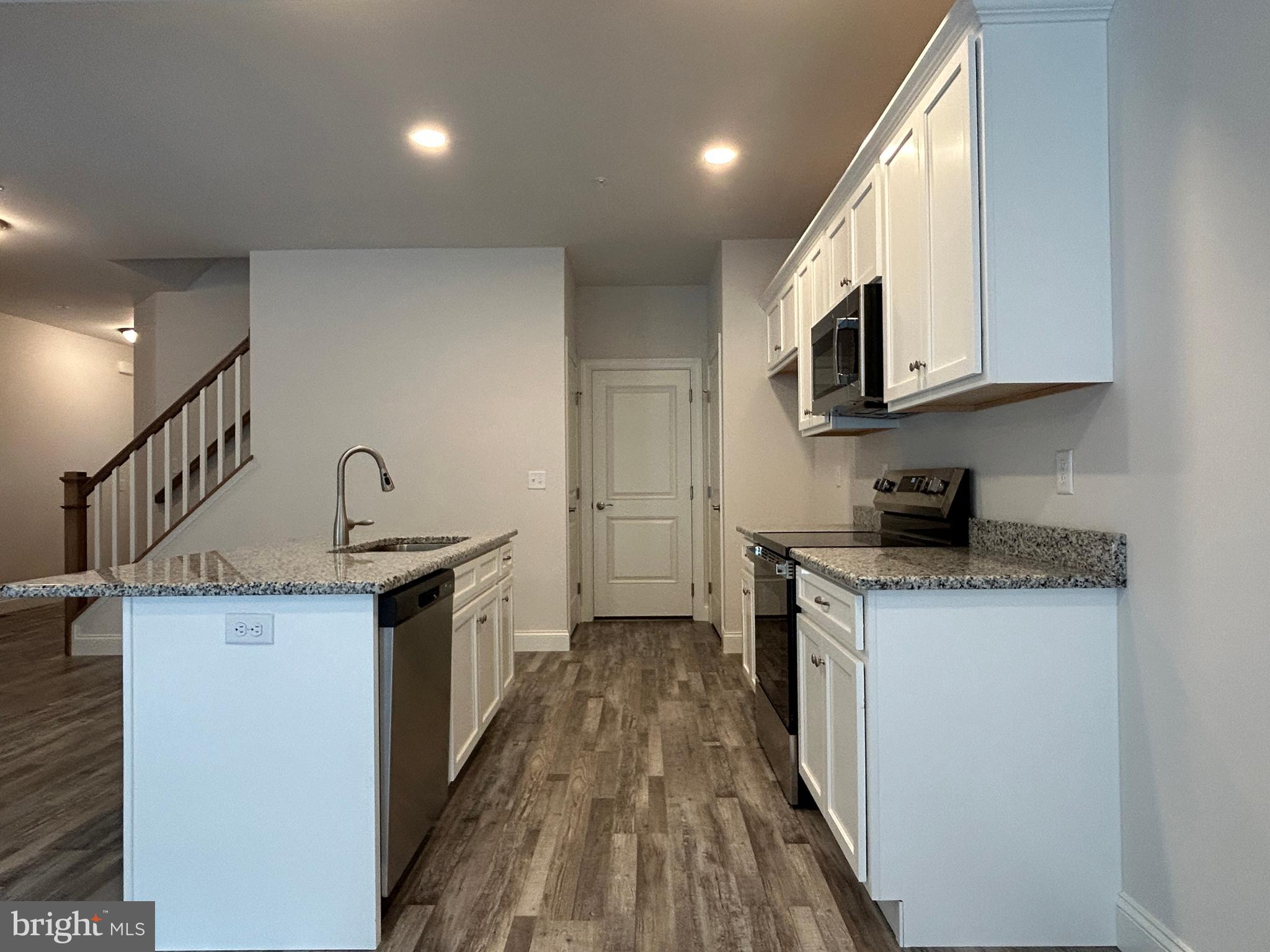WOODLAND HILLS - Residential