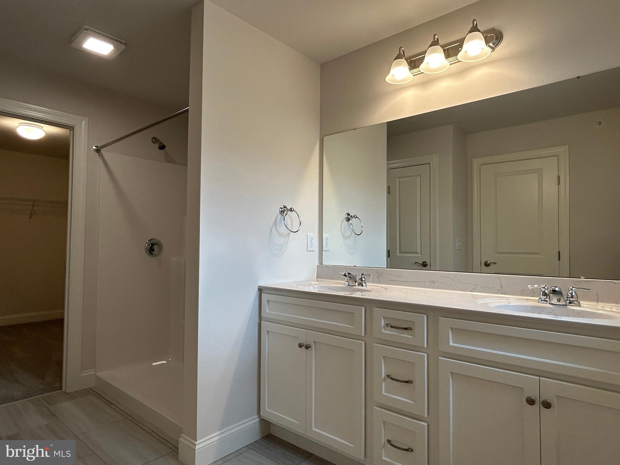 WOODLAND HILLS - Residential