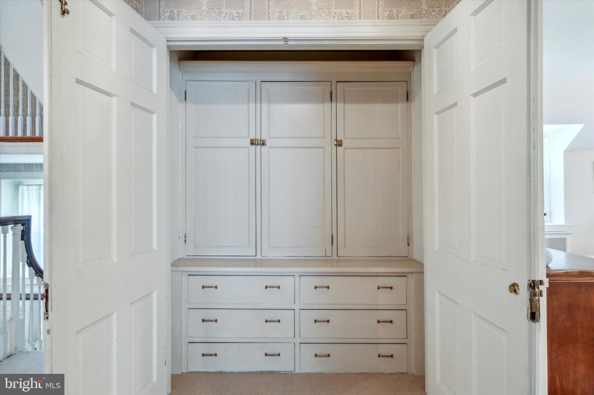 CHESTNUT HILL - Residential