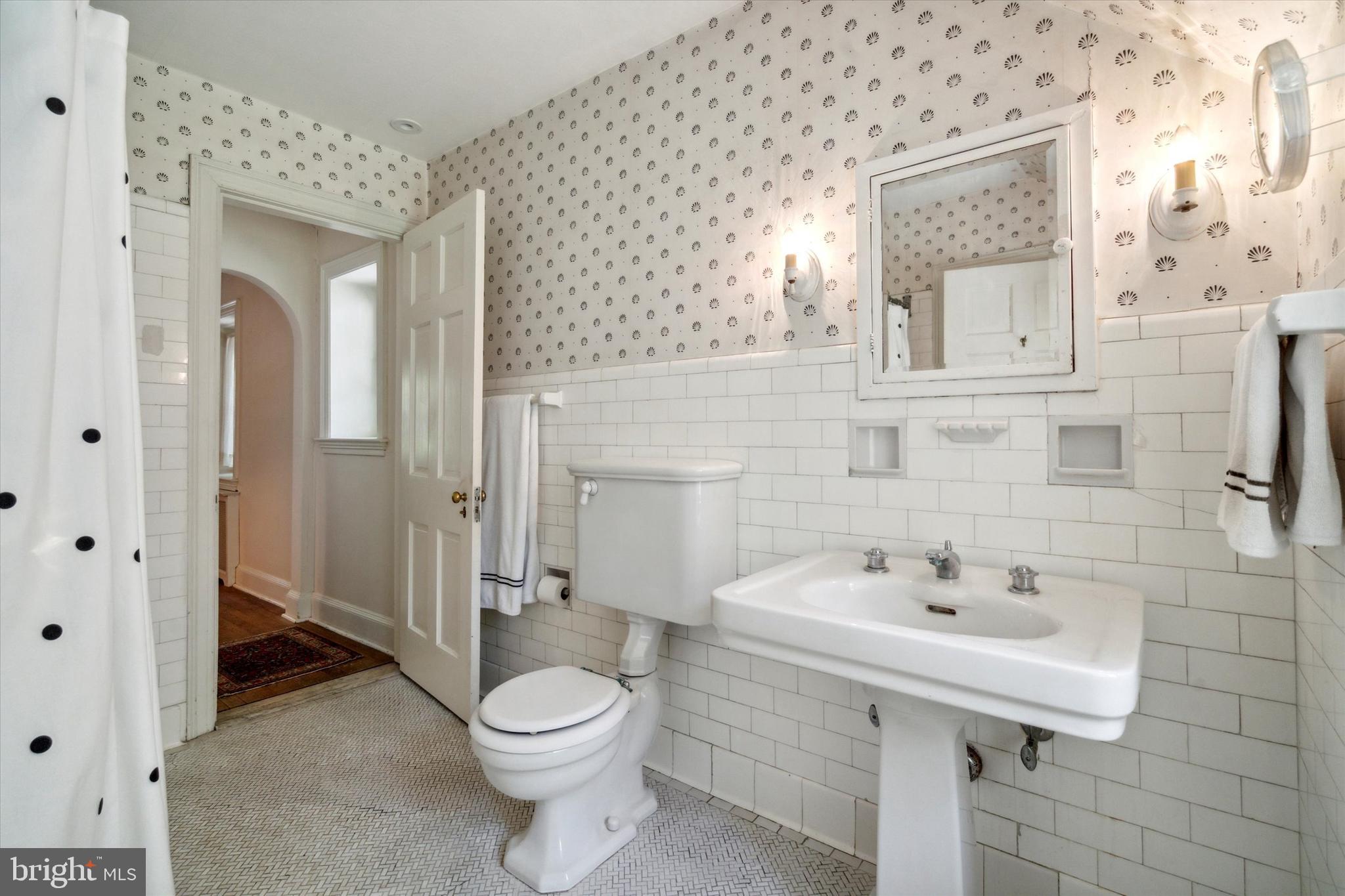 CHESTNUT HILL - Residential