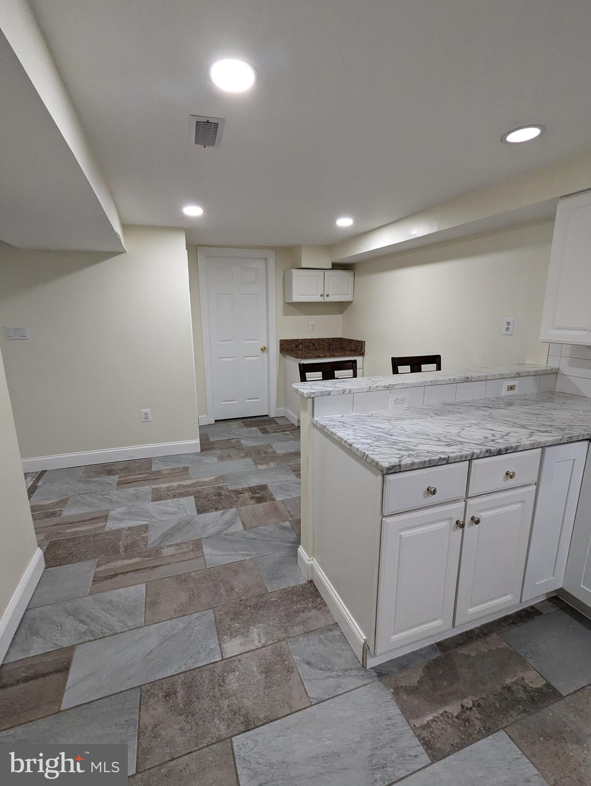 CARROLL KNOLLS - Residential Lease
