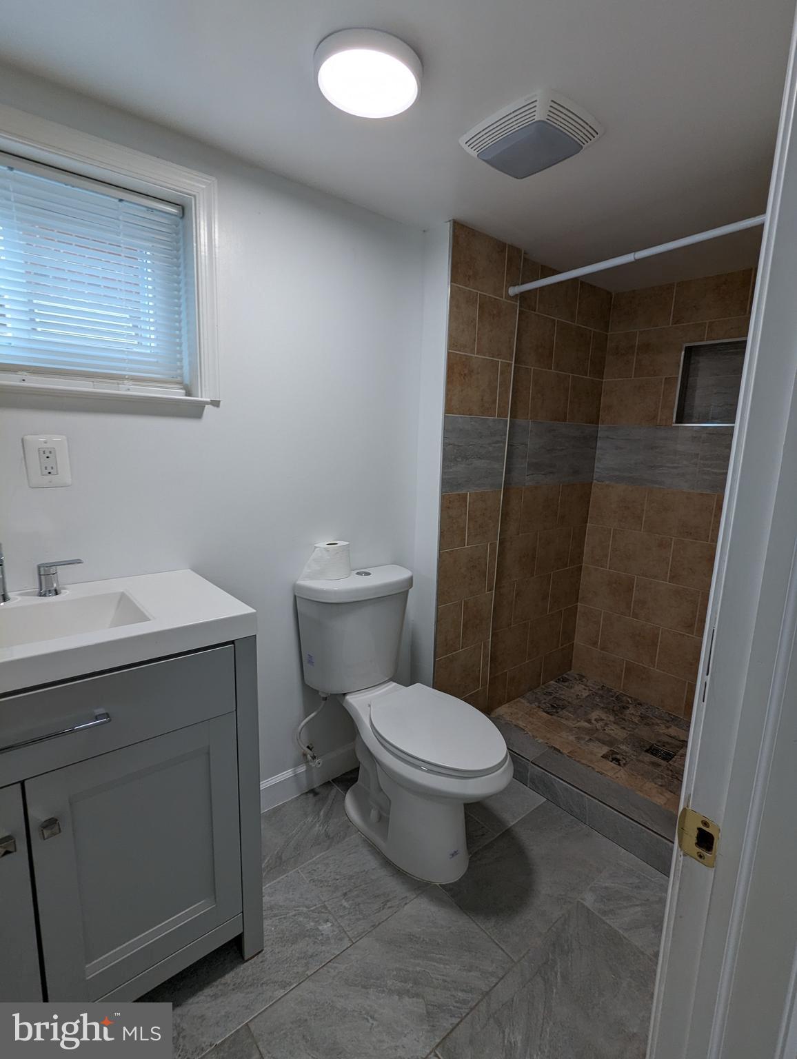 CARROLL KNOLLS - Residential Lease