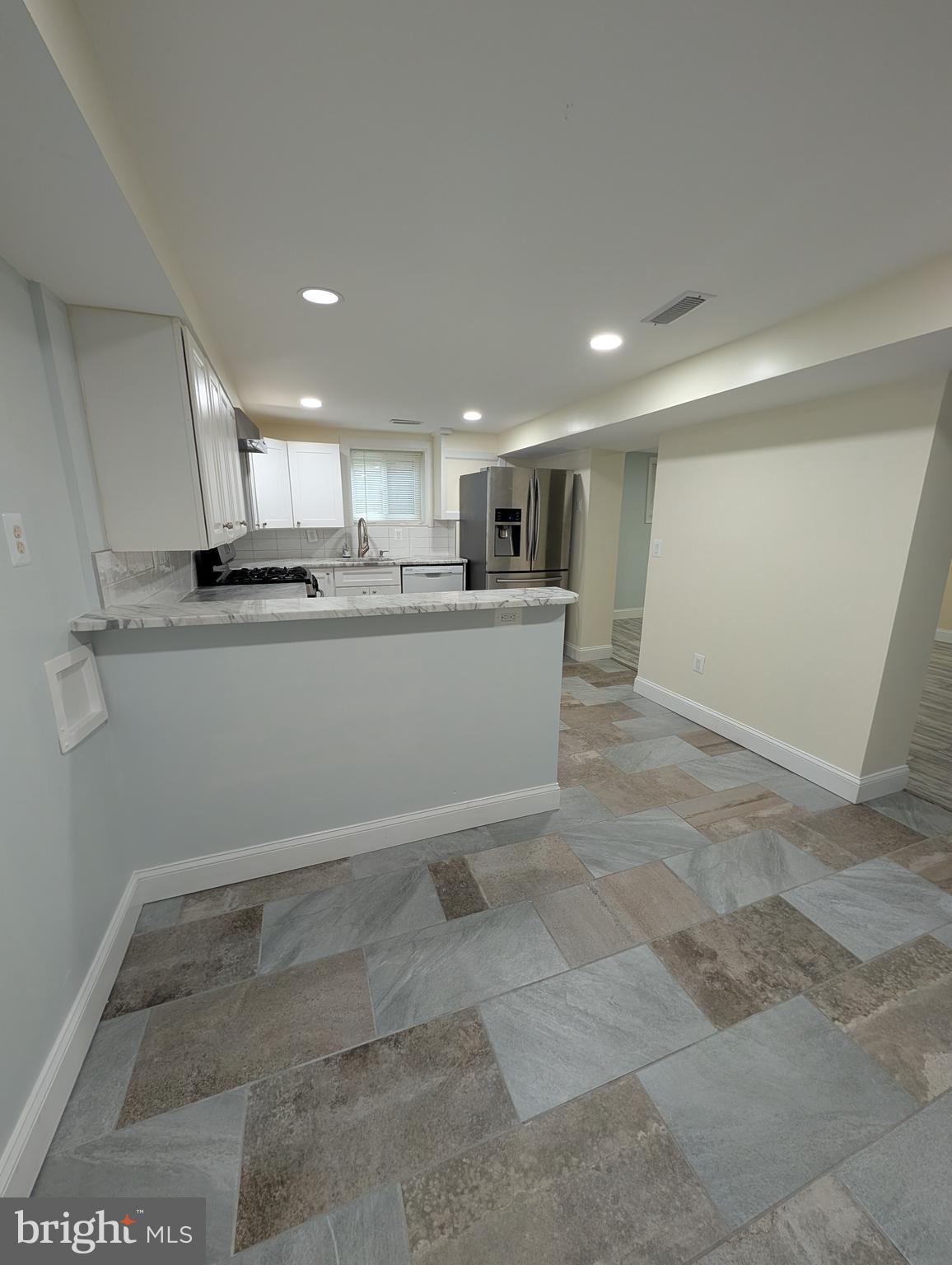 CARROLL KNOLLS - Residential Lease