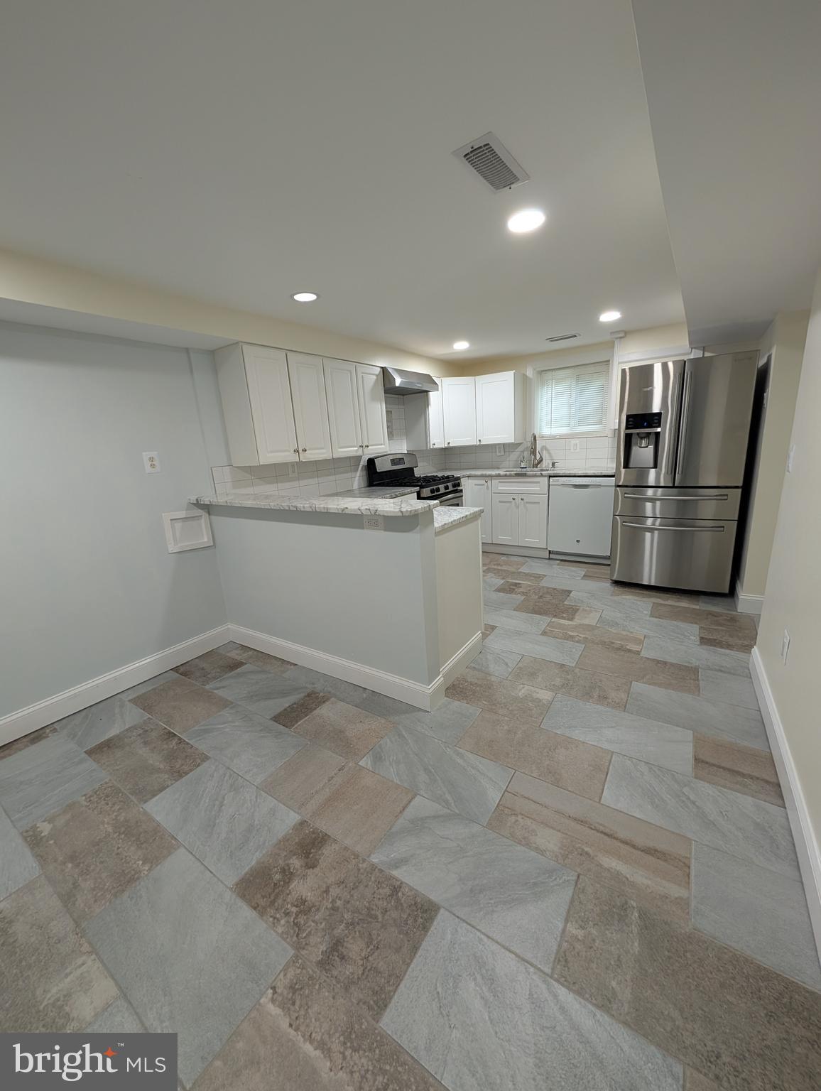 CARROLL KNOLLS - Residential Lease