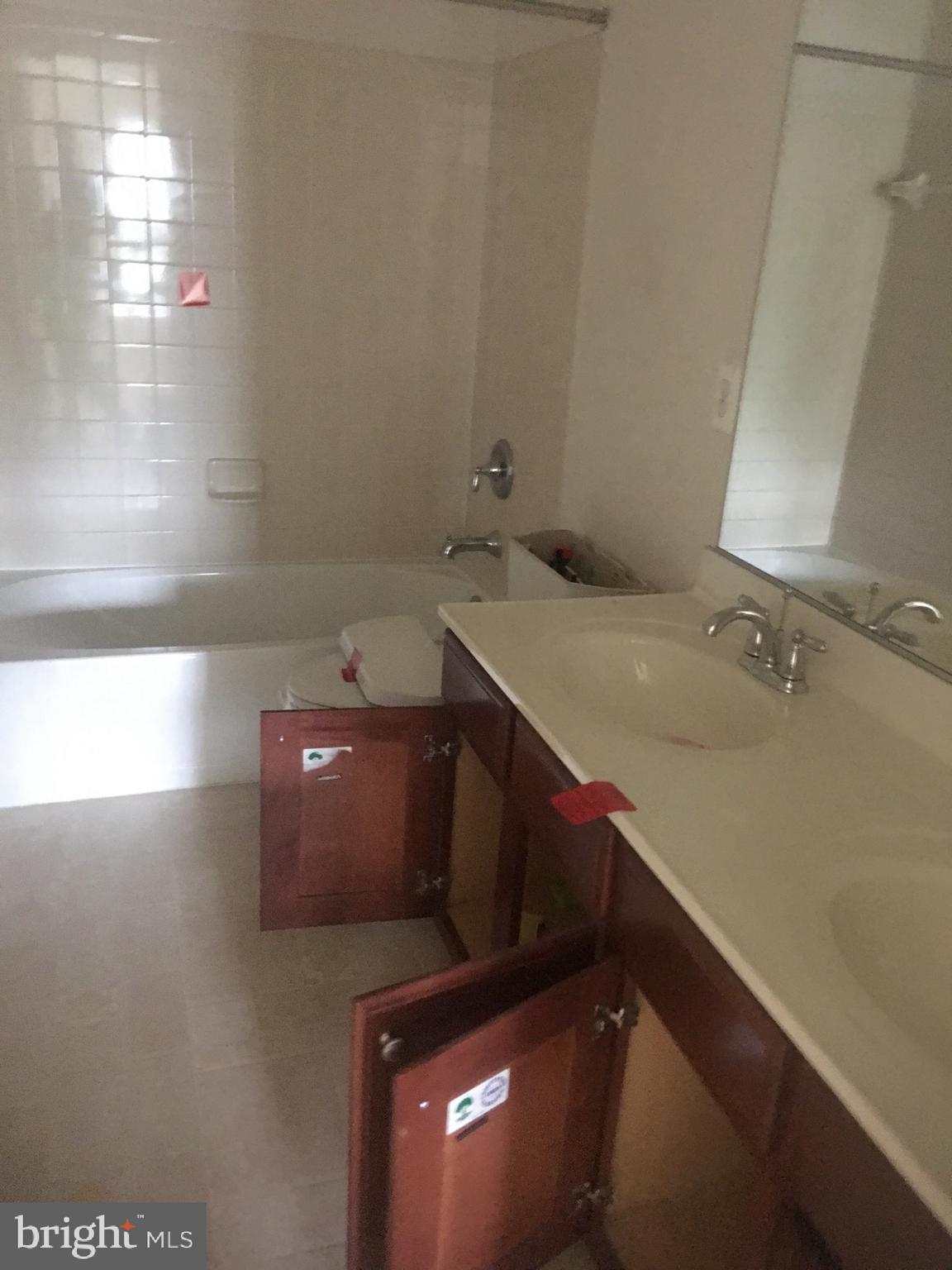 WESTBURY - Residential