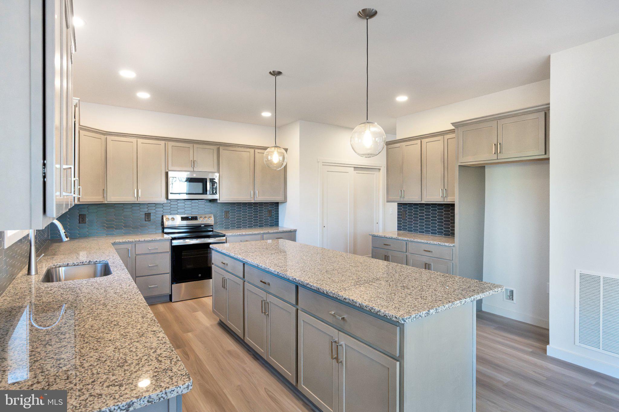 ROCKVILLE ESTATES - Residential
