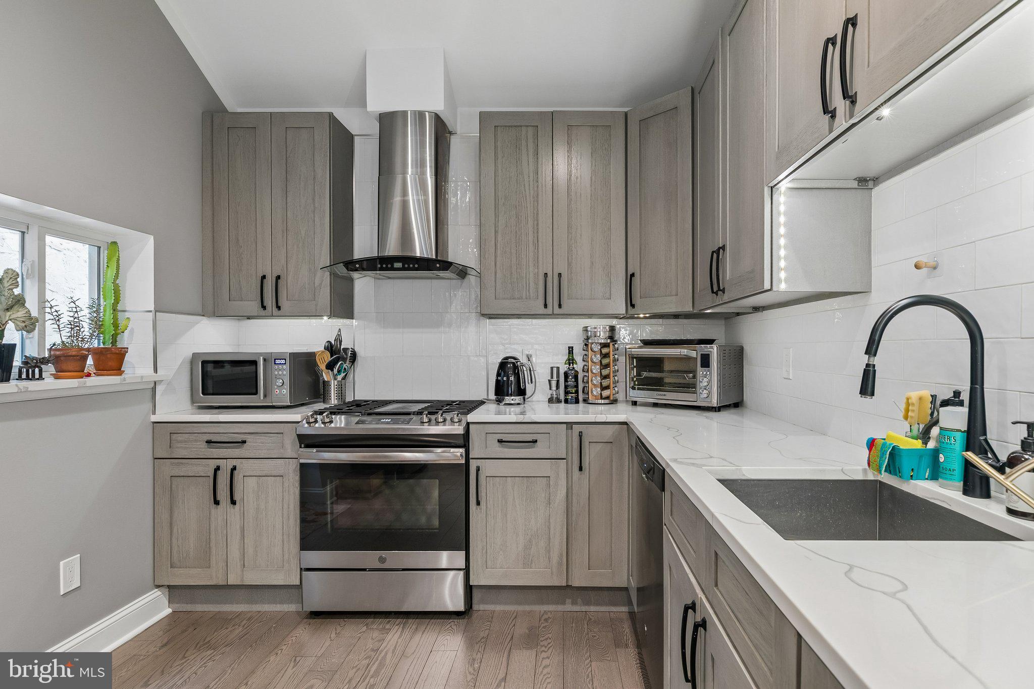 PASSYUNK SQUARE - Residential