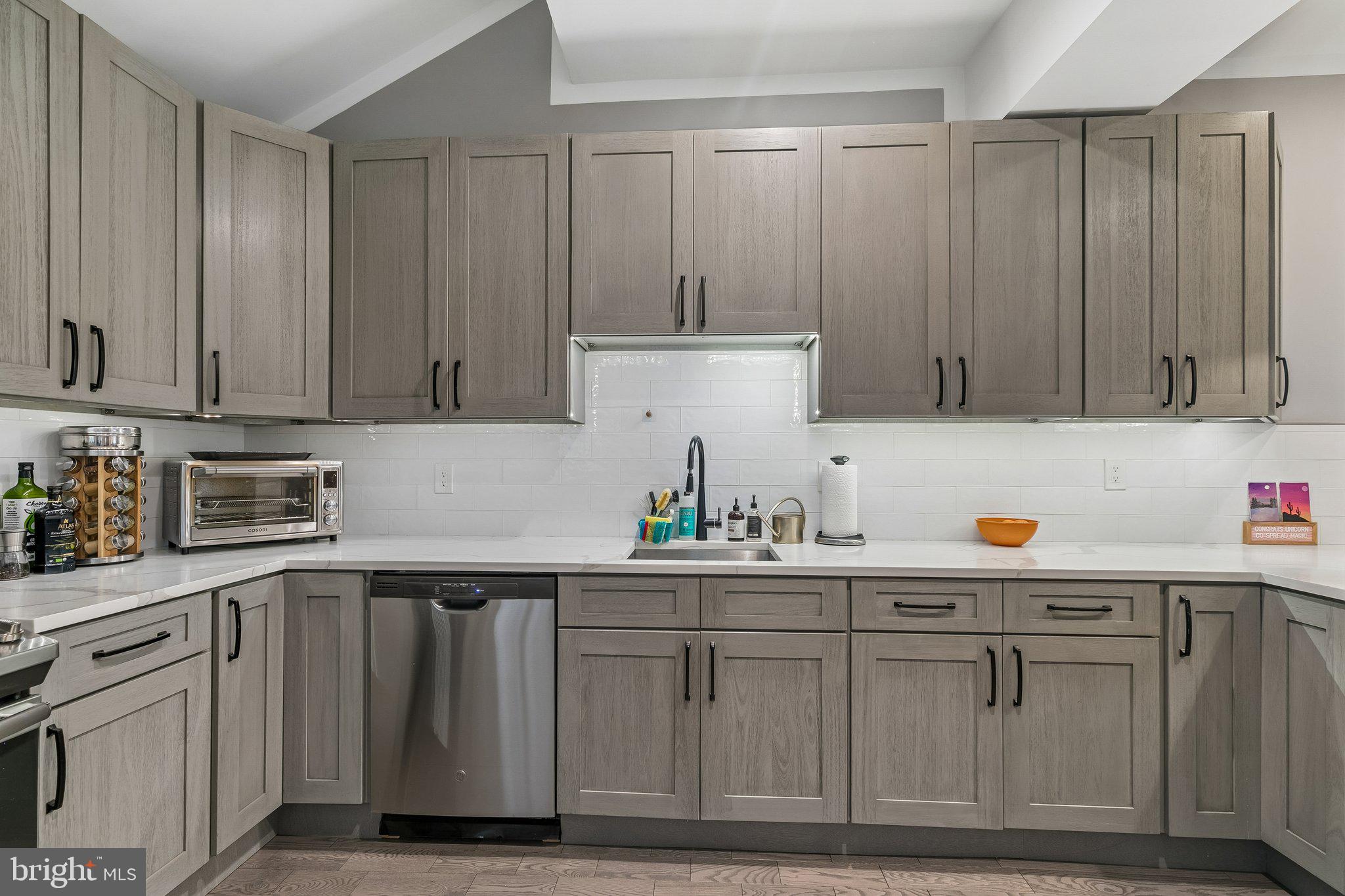 PASSYUNK SQUARE - Residential