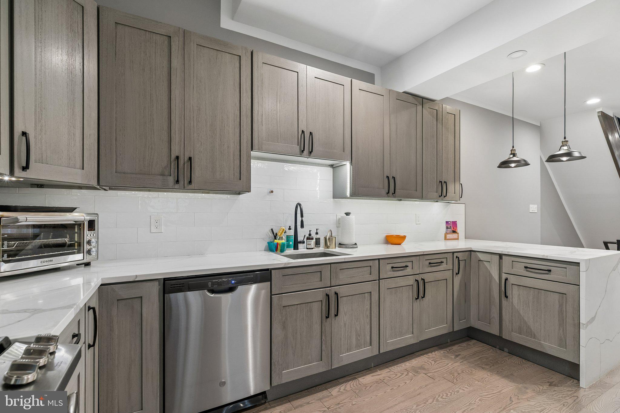 PASSYUNK SQUARE - Residential