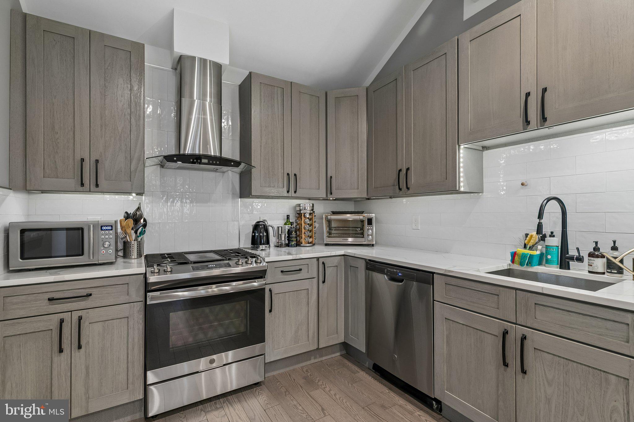 PASSYUNK SQUARE - Residential