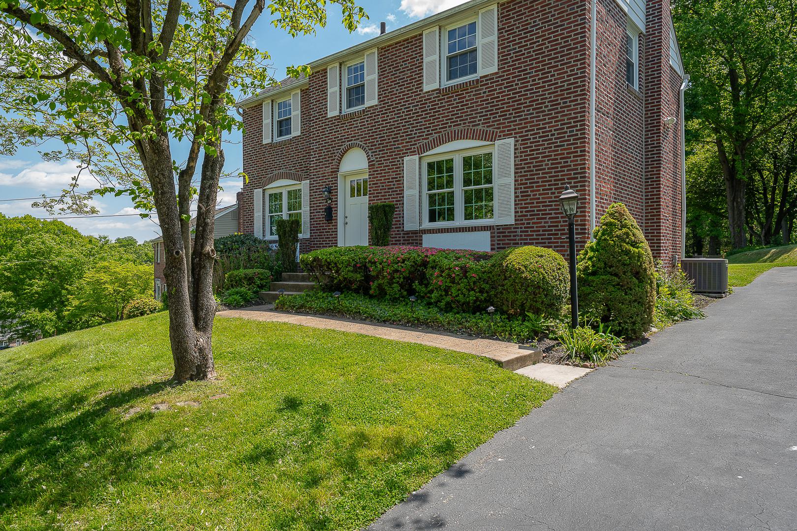 COLONIAL PARK - Residential