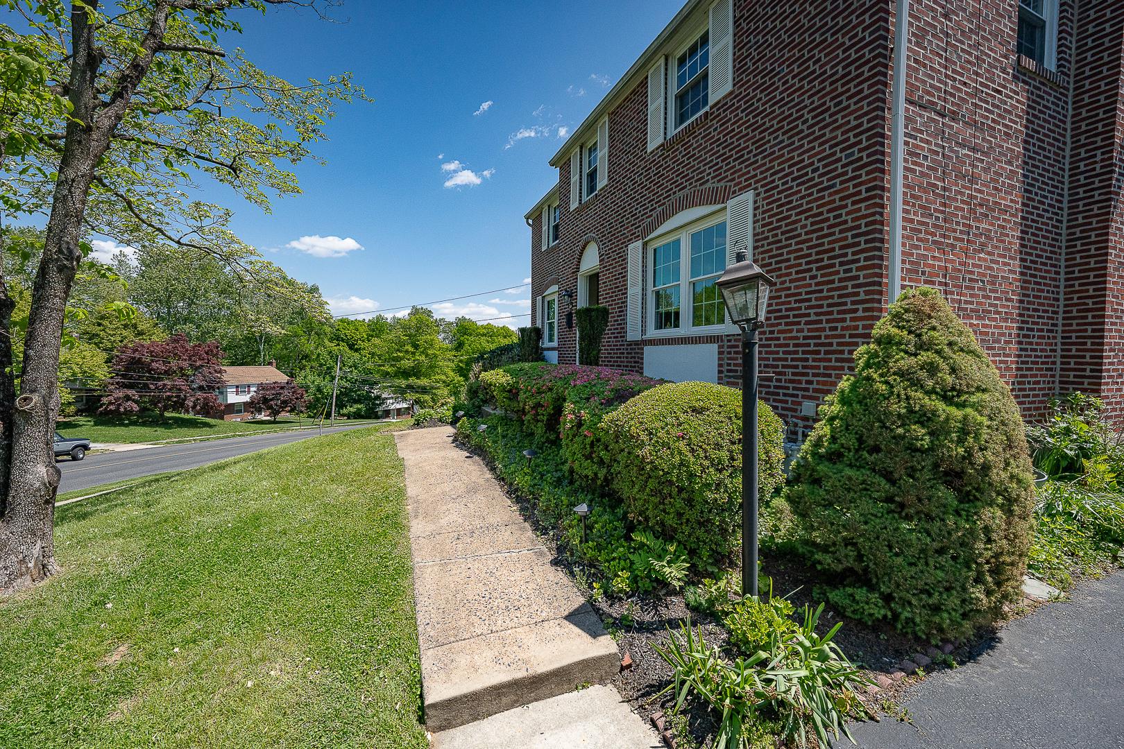 COLONIAL PARK - Residential