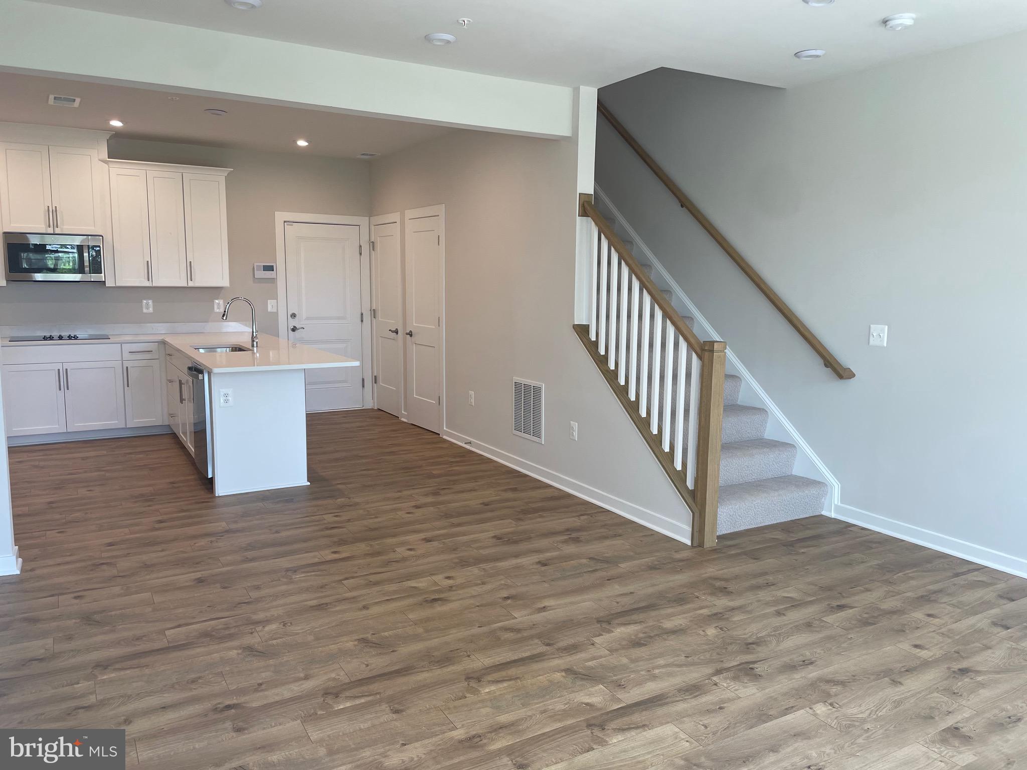 ASHBROOK PLACE - Residential Lease