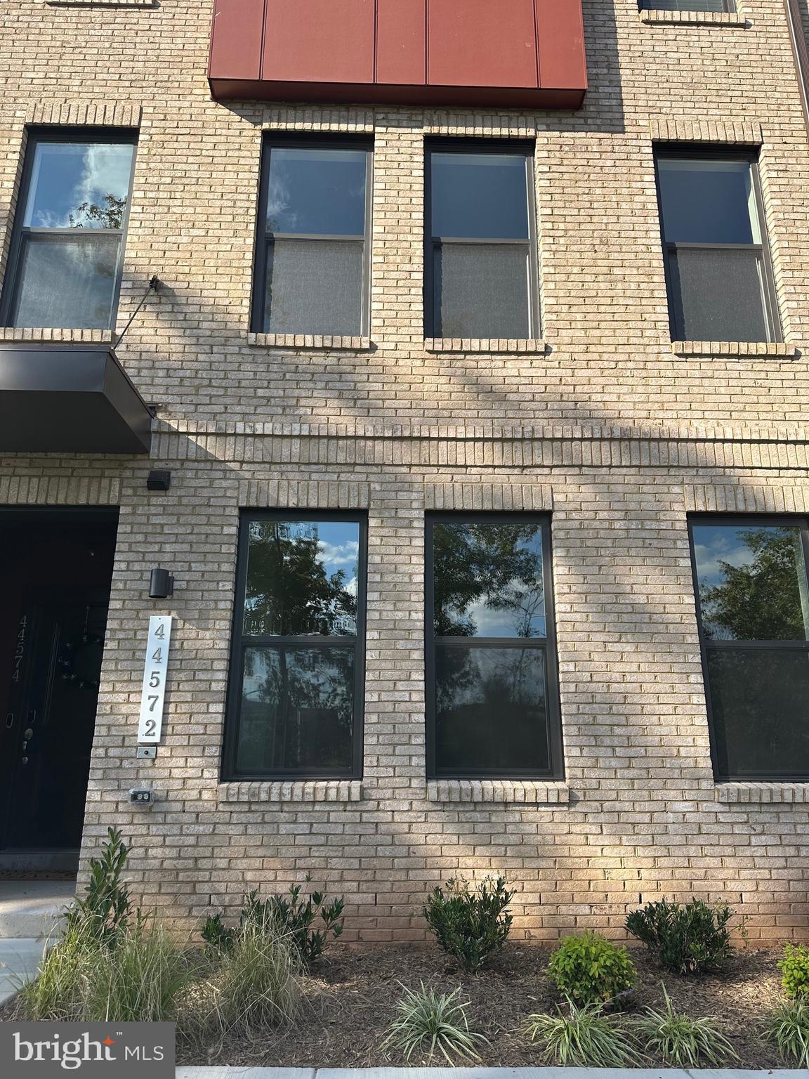 ASHBROOK PLACE - Residential Lease