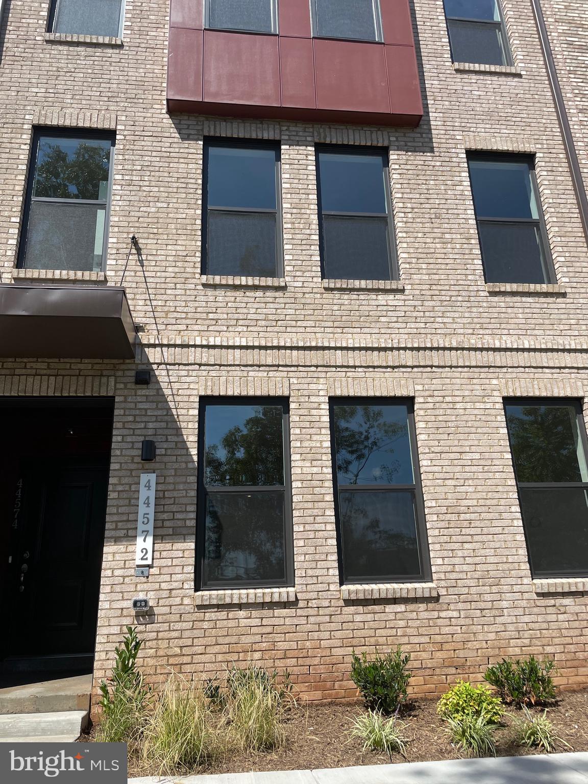 ASHBROOK PLACE - Residential Lease