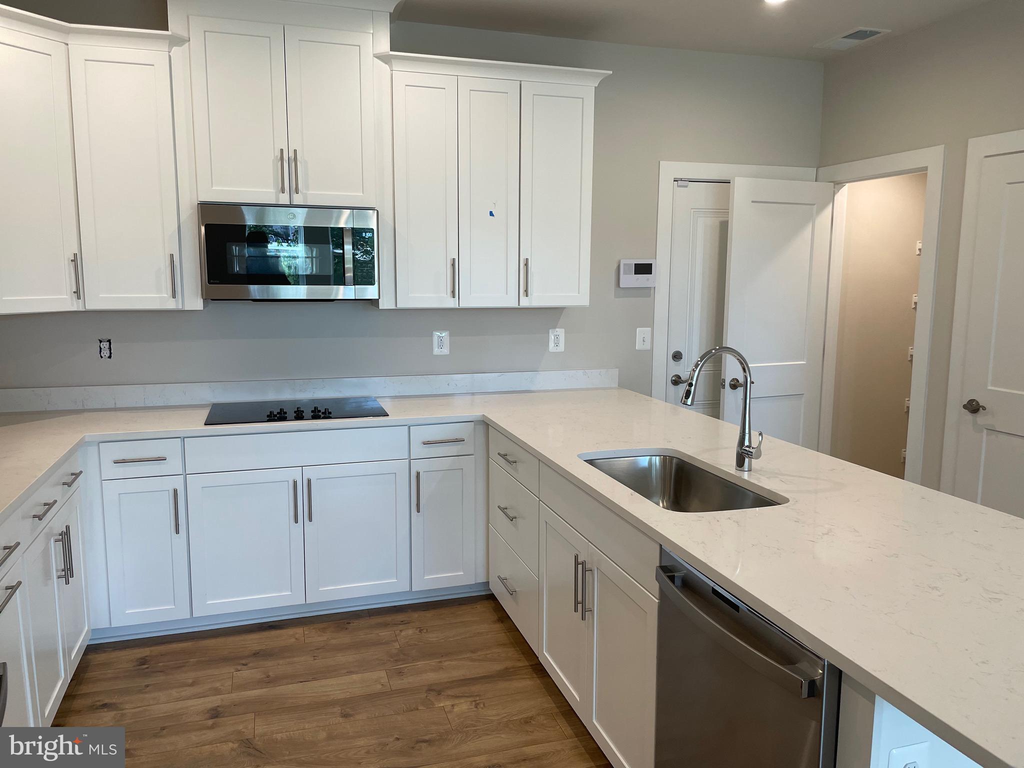 ASHBROOK PLACE - Residential Lease