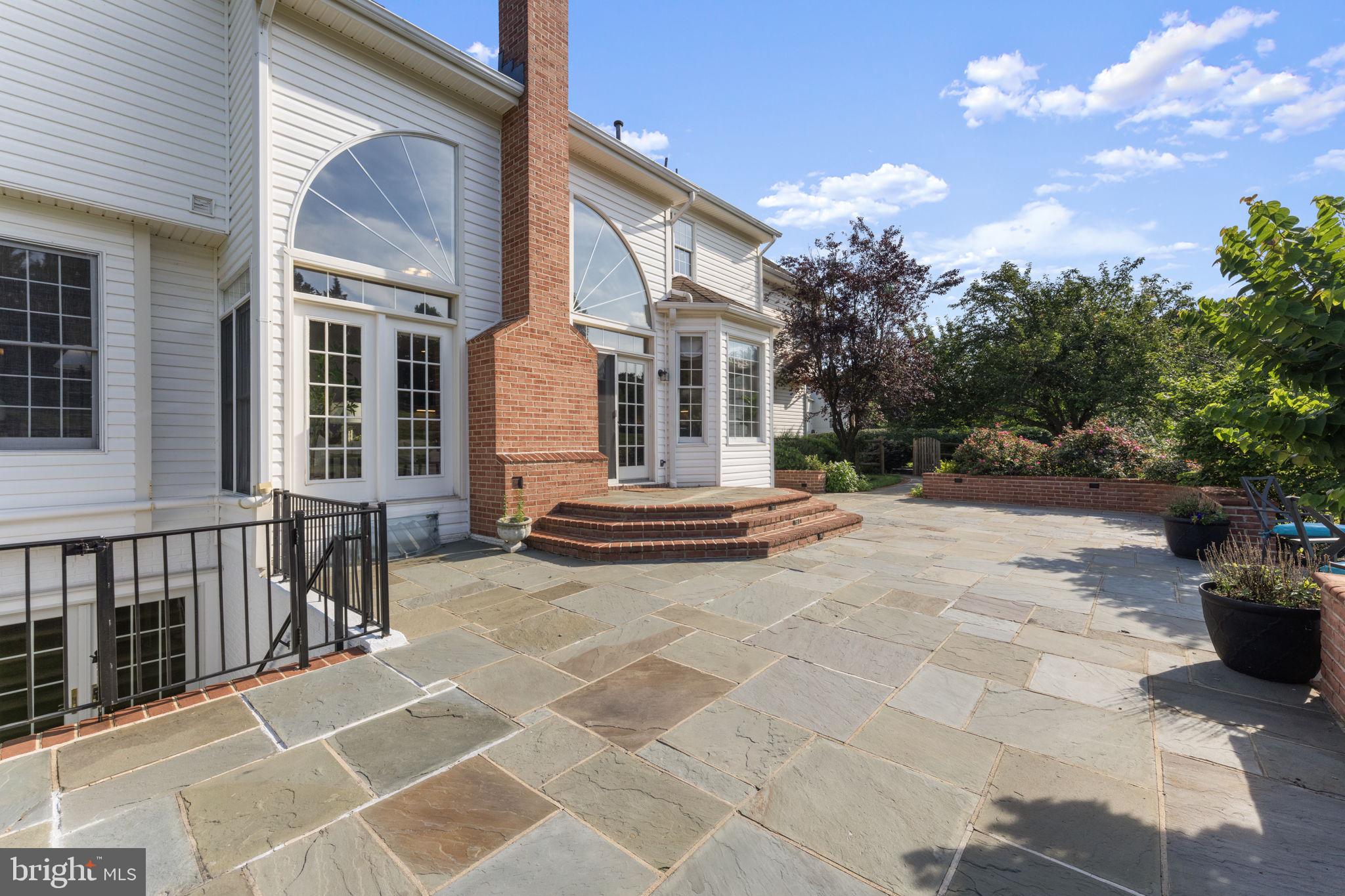 SPRING MEADOWS - Residential