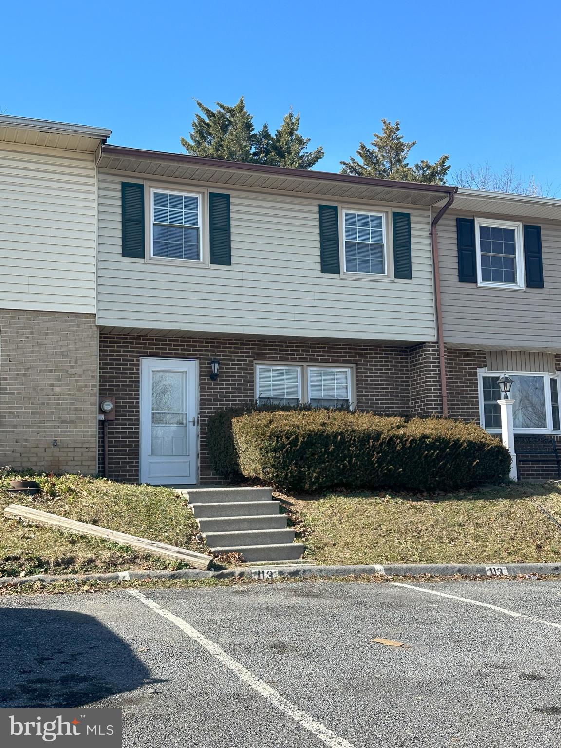 ASH HOLLOW ESTATES - Residential Lease