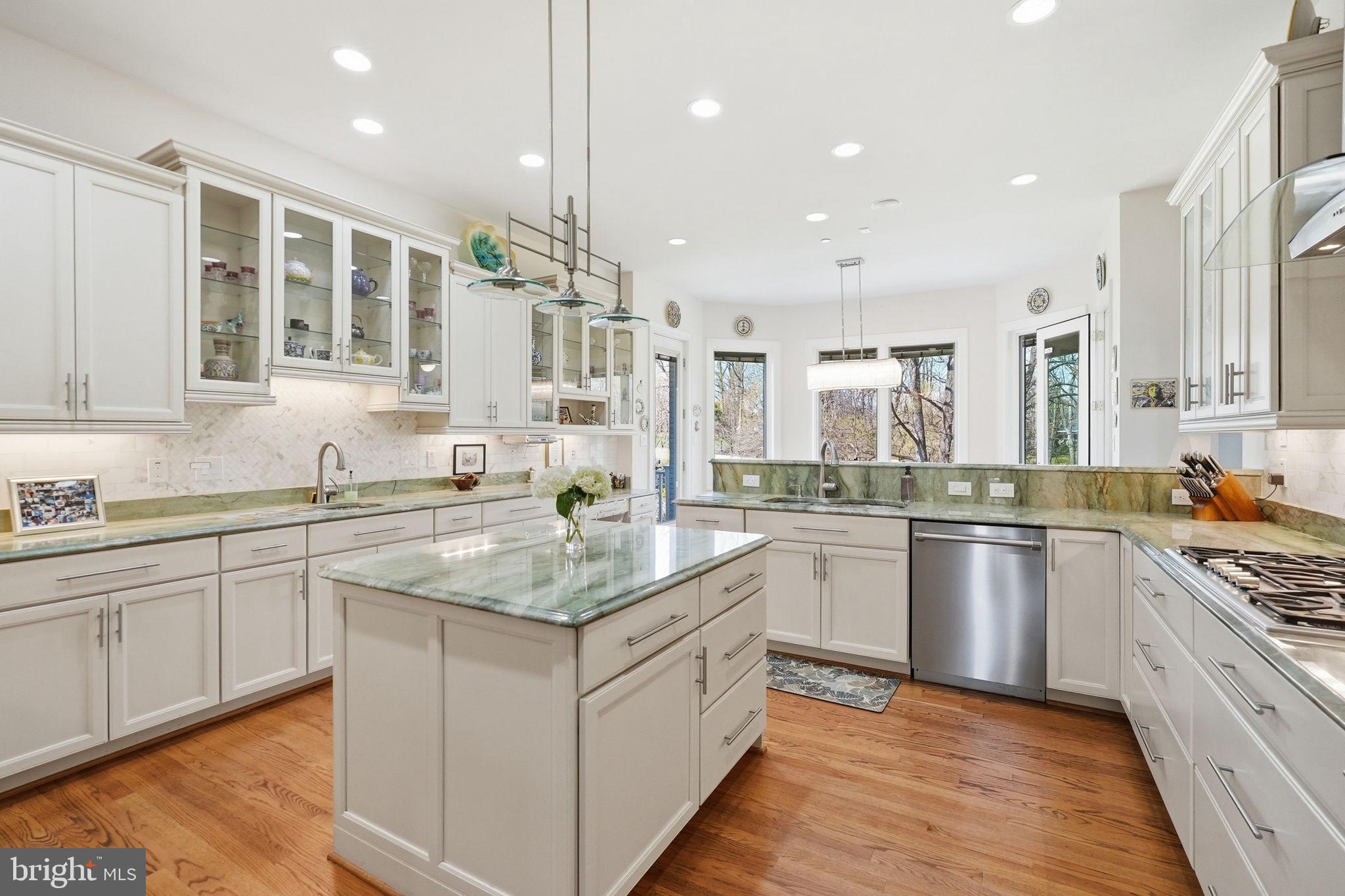 POTOMAC OUTSIDE - Residential