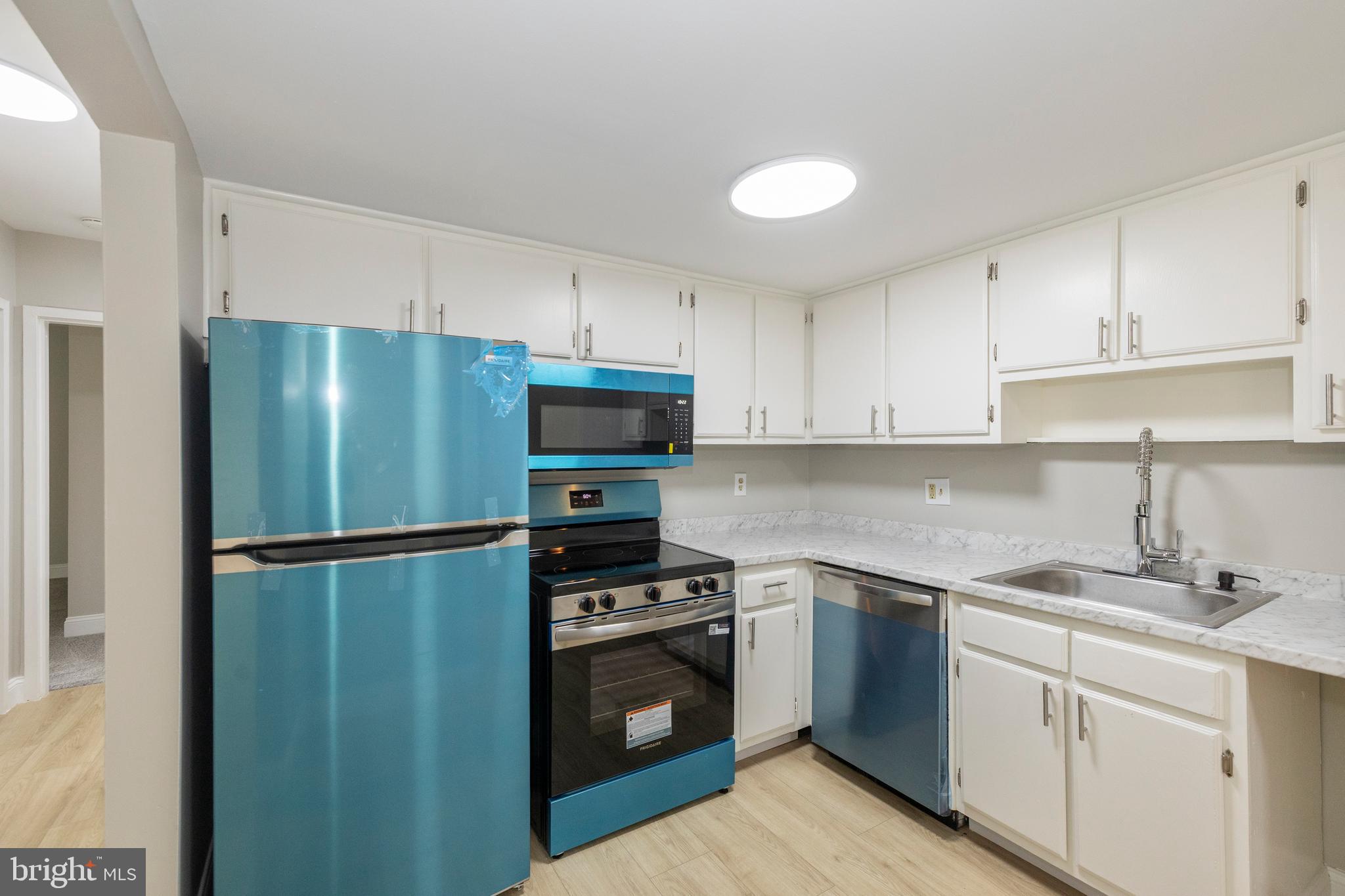 TREETOP CONDO - Residential