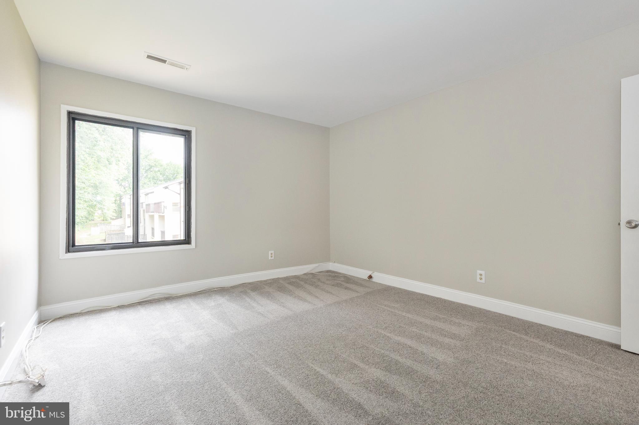 TREETOP CONDO - Residential