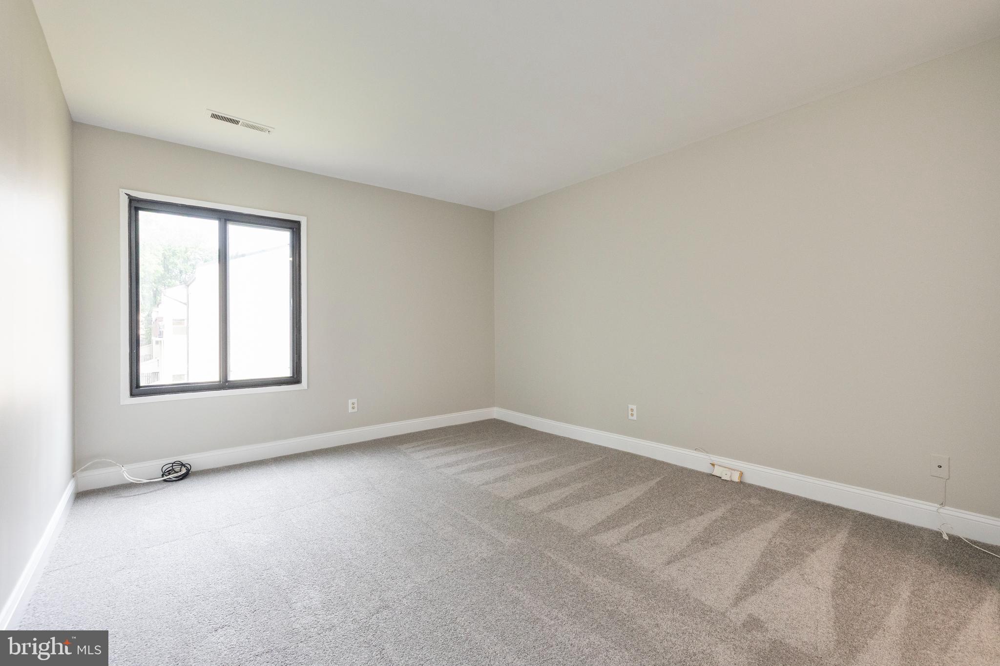 TREETOP CONDO - Residential