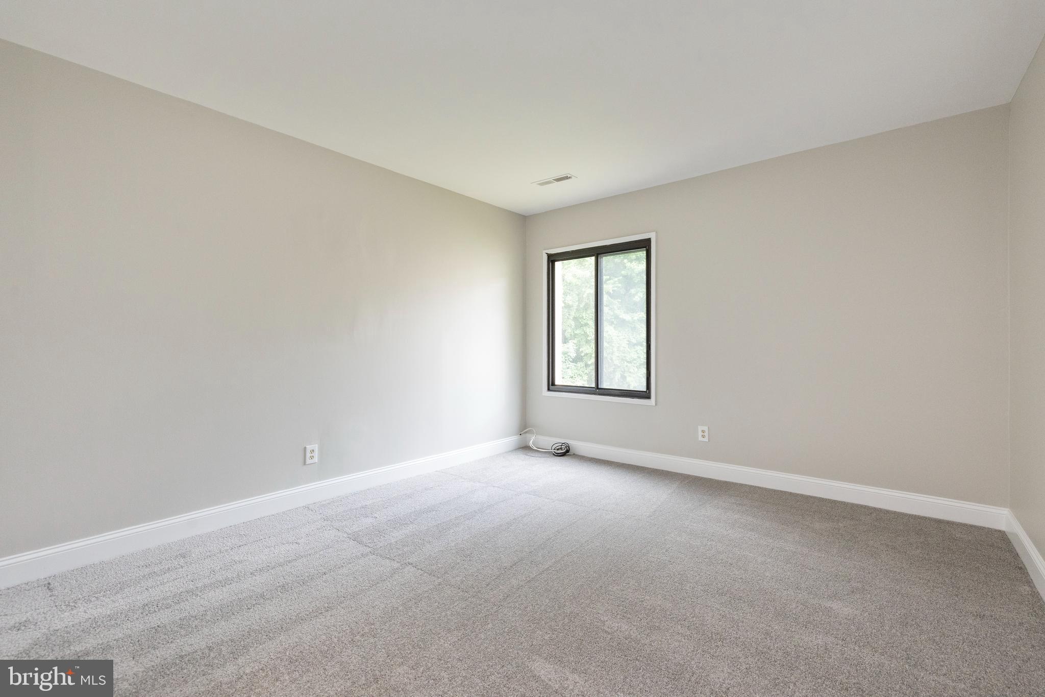 TREETOP CONDO - Residential